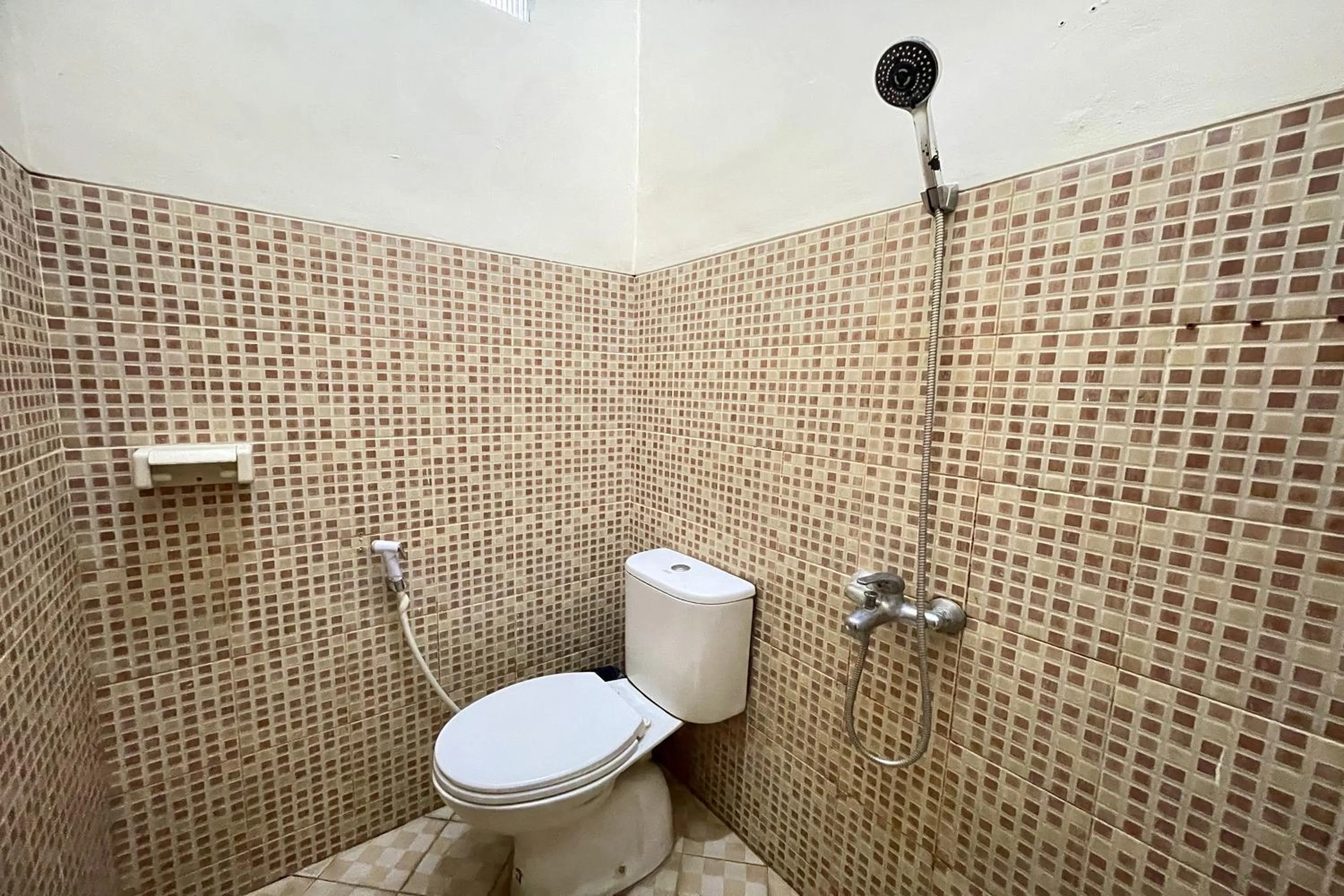 Shower in Hotel Ramayana Garut