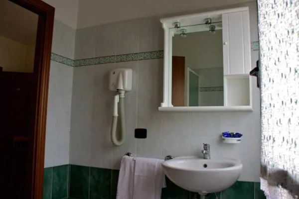 Bathroom in Hotel Ristorante Gallo D'Oro