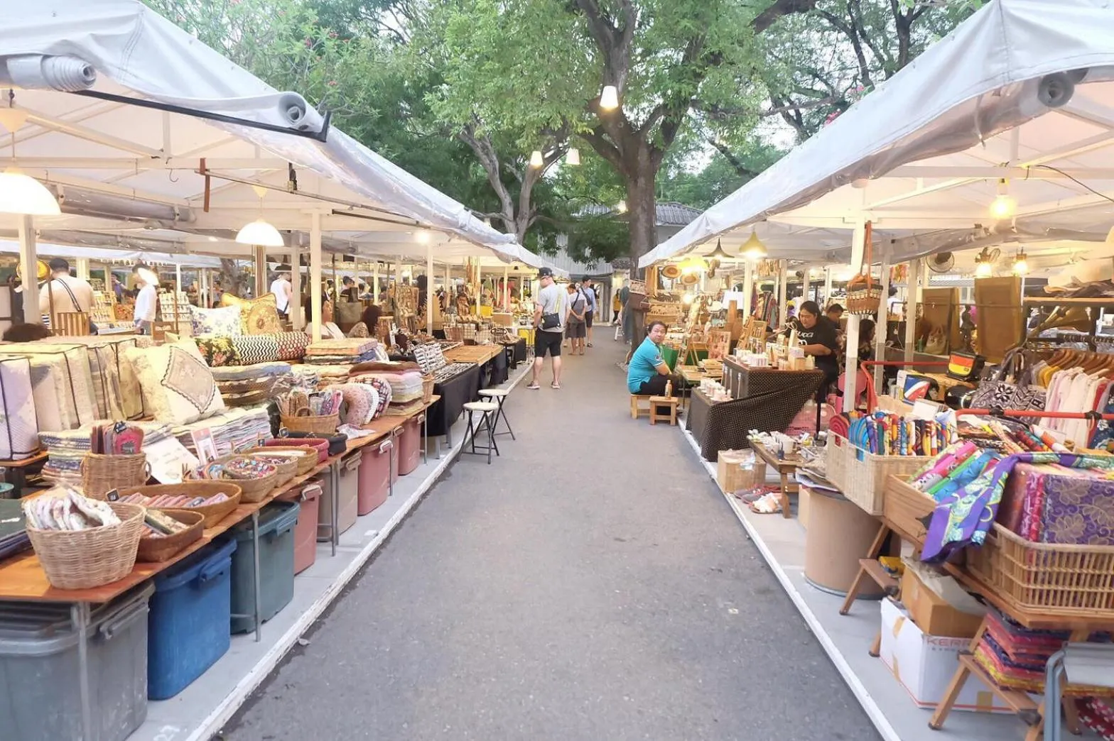 Shopping Area in Bonne Nuit Hotel, Hua Hin