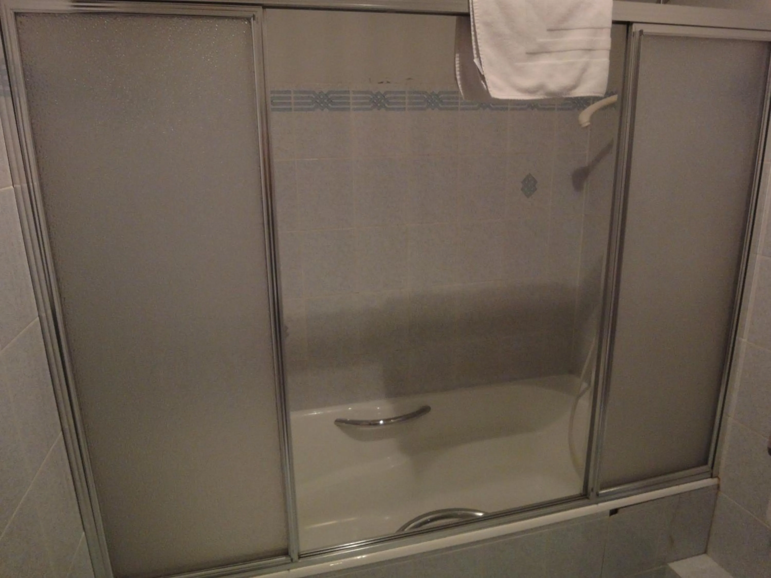 Bathroom in Hotel Restaurant La Grenouillère