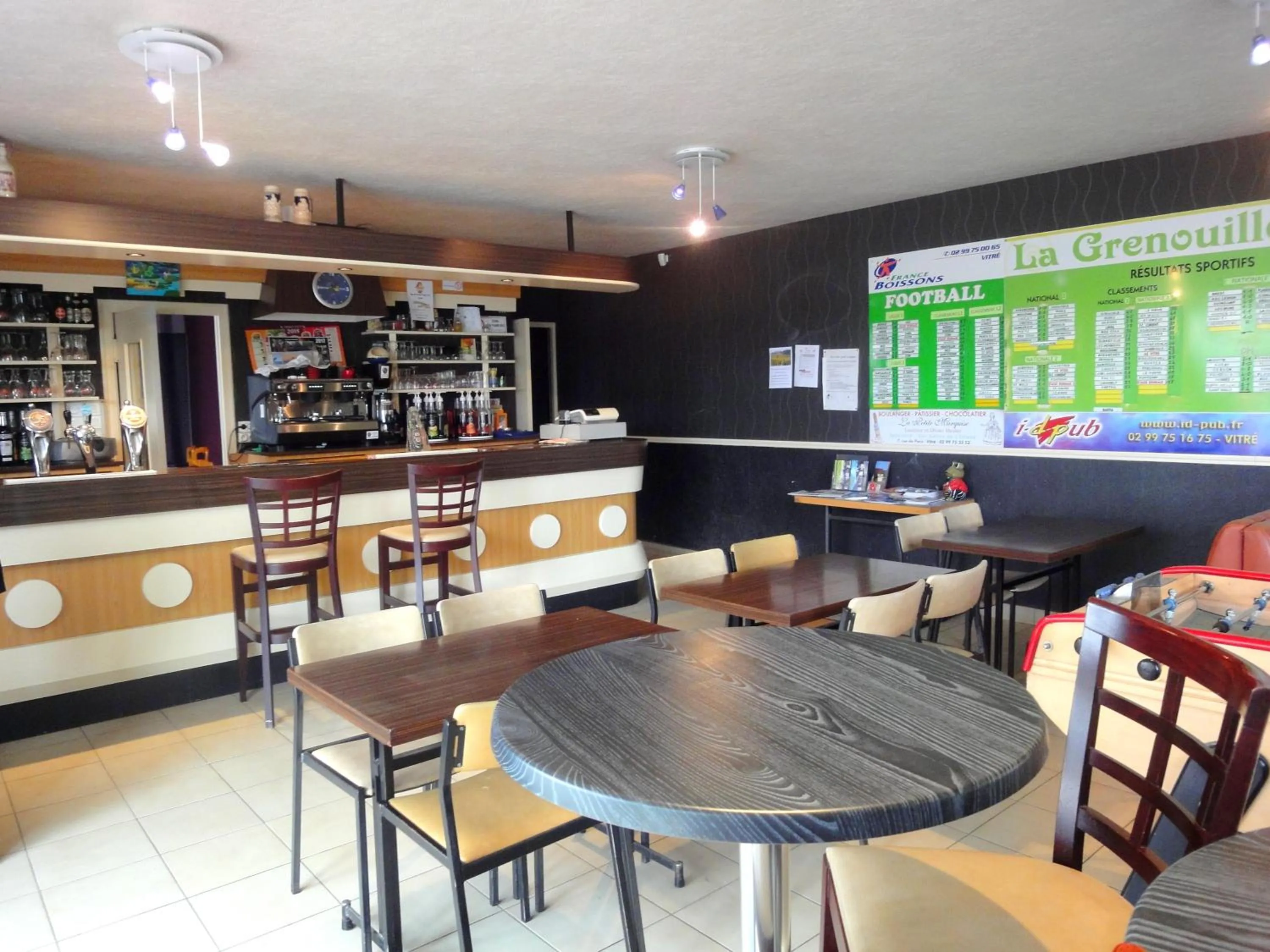 Patio in Hotel Restaurant La Grenouillère