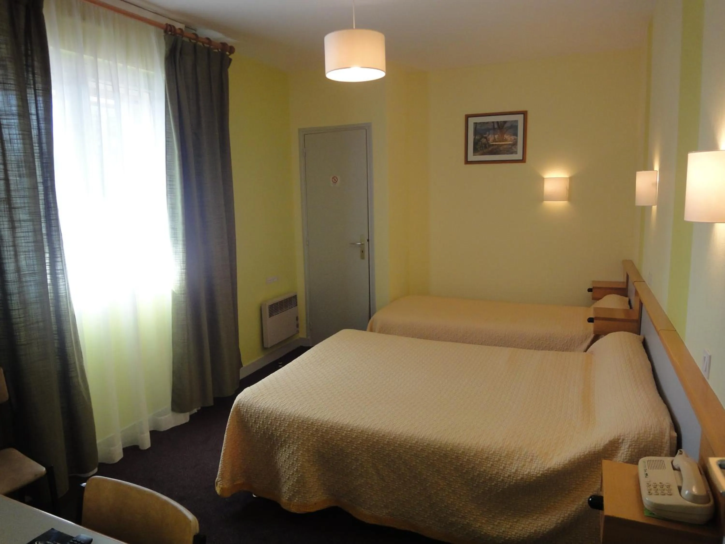 Bedroom, Bed in Hotel Restaurant La Grenouillère