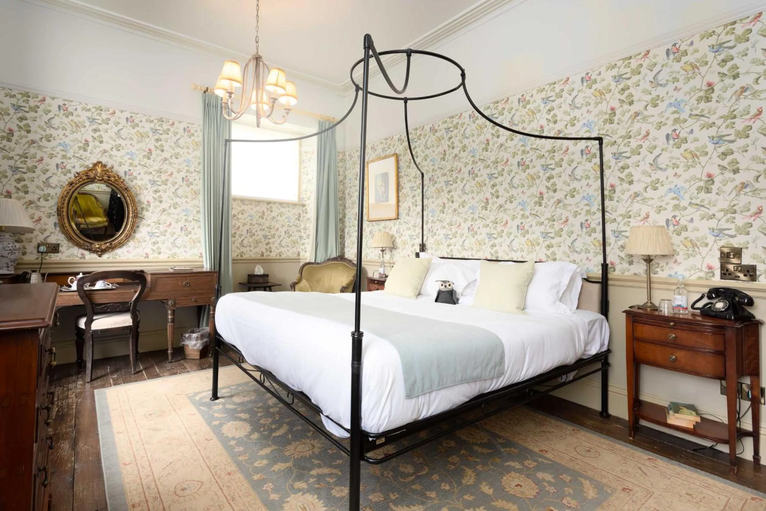 Bedroom, Bed in The Crown Hotel