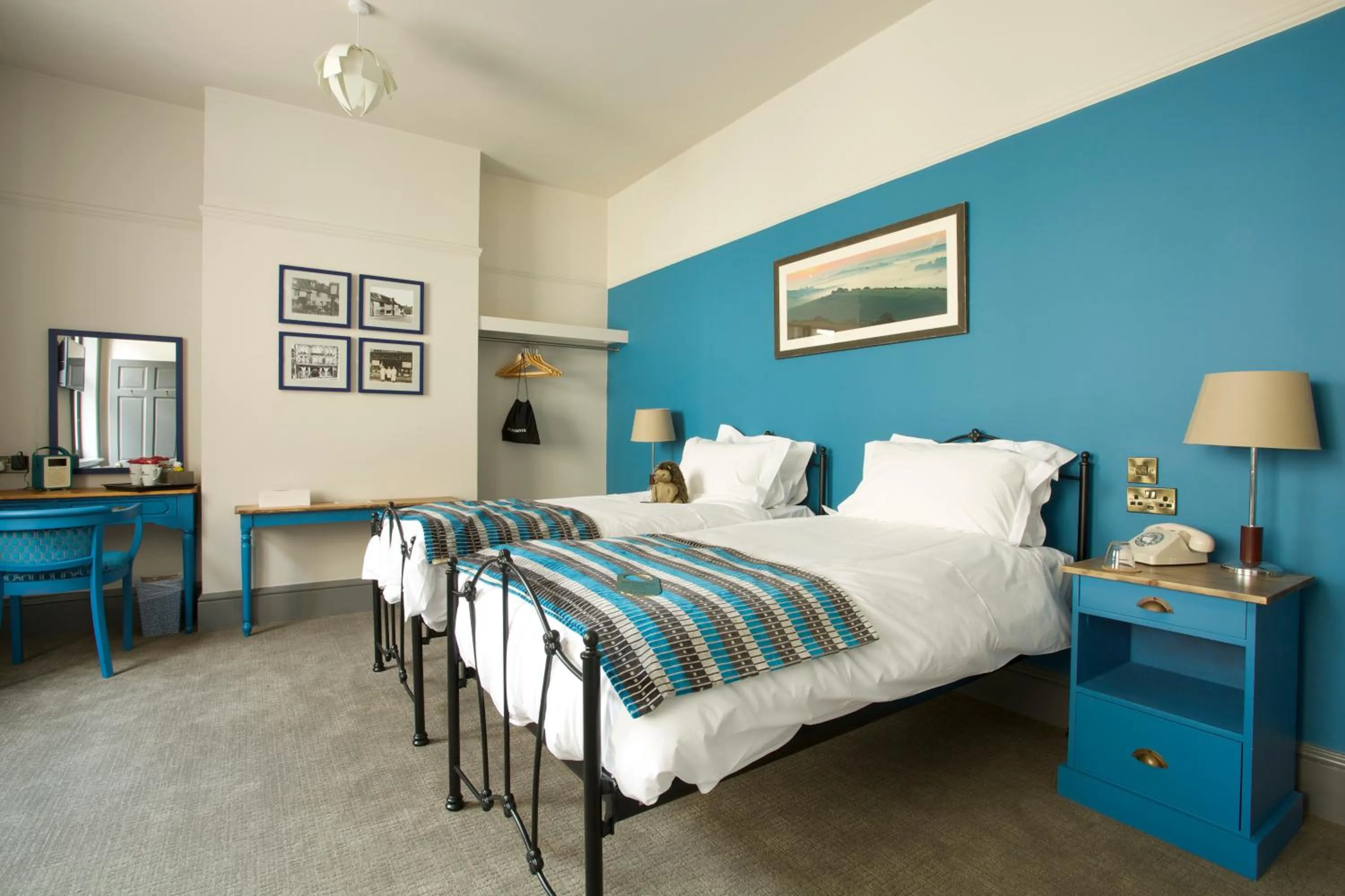 Photo of the whole room, Bed in The Crown Hotel