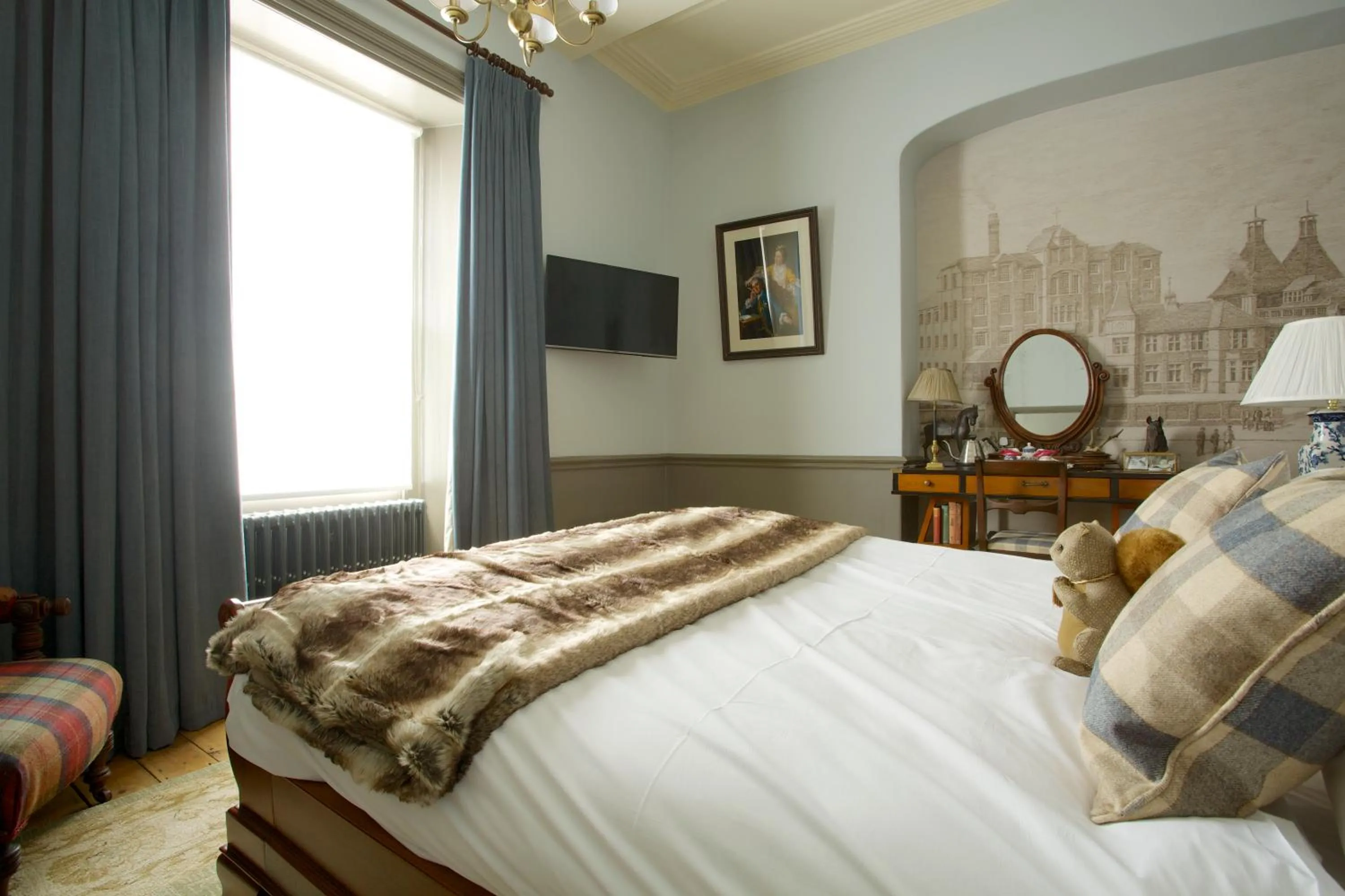 Bedroom, Bed in The Crown Hotel