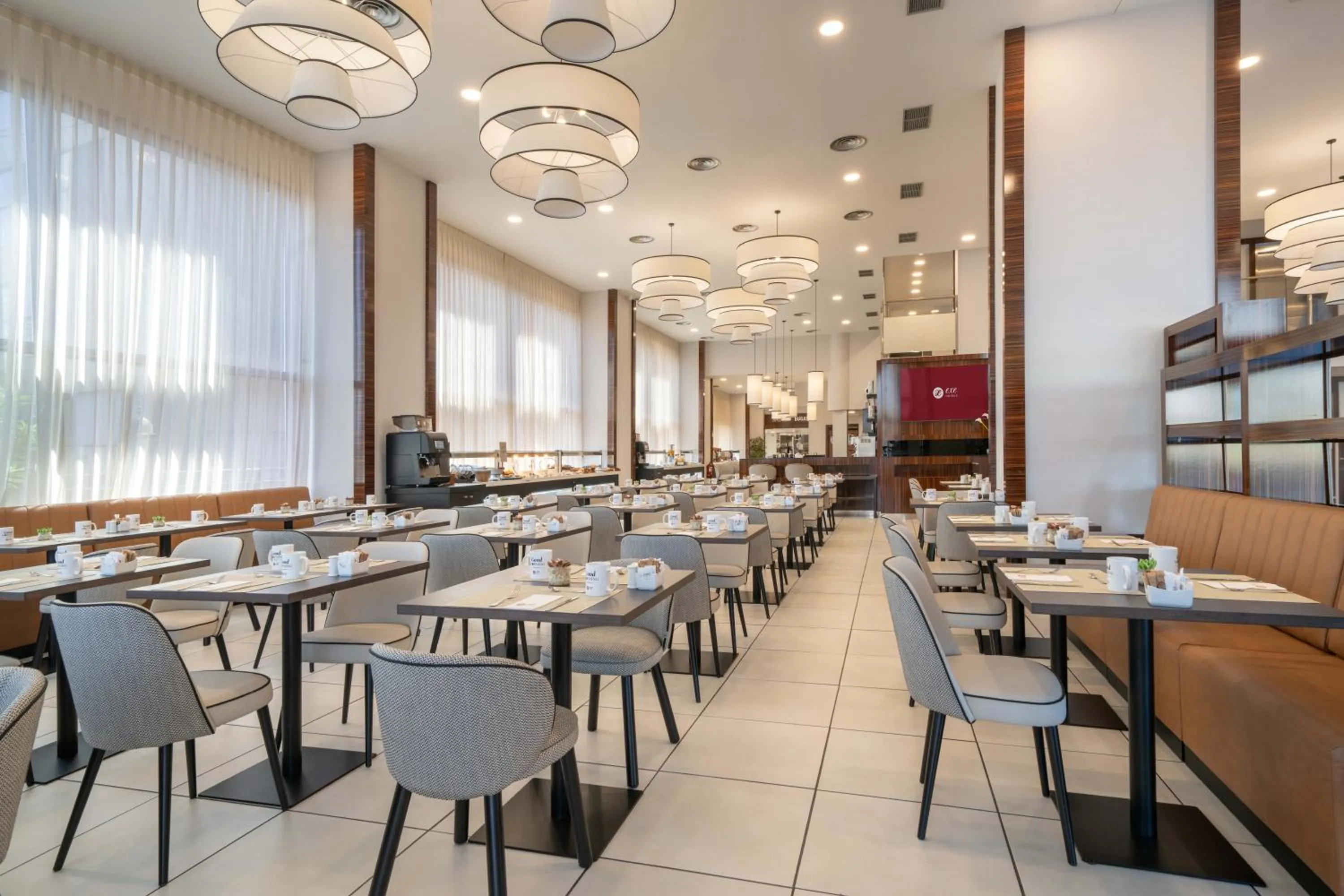 Restaurant/places to eat in Exe Convention Plaza Madrid