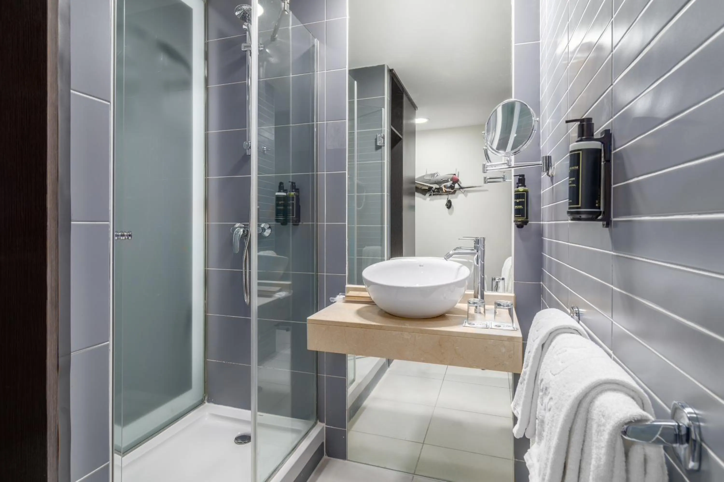 Shower in Exe Convention Plaza Madrid