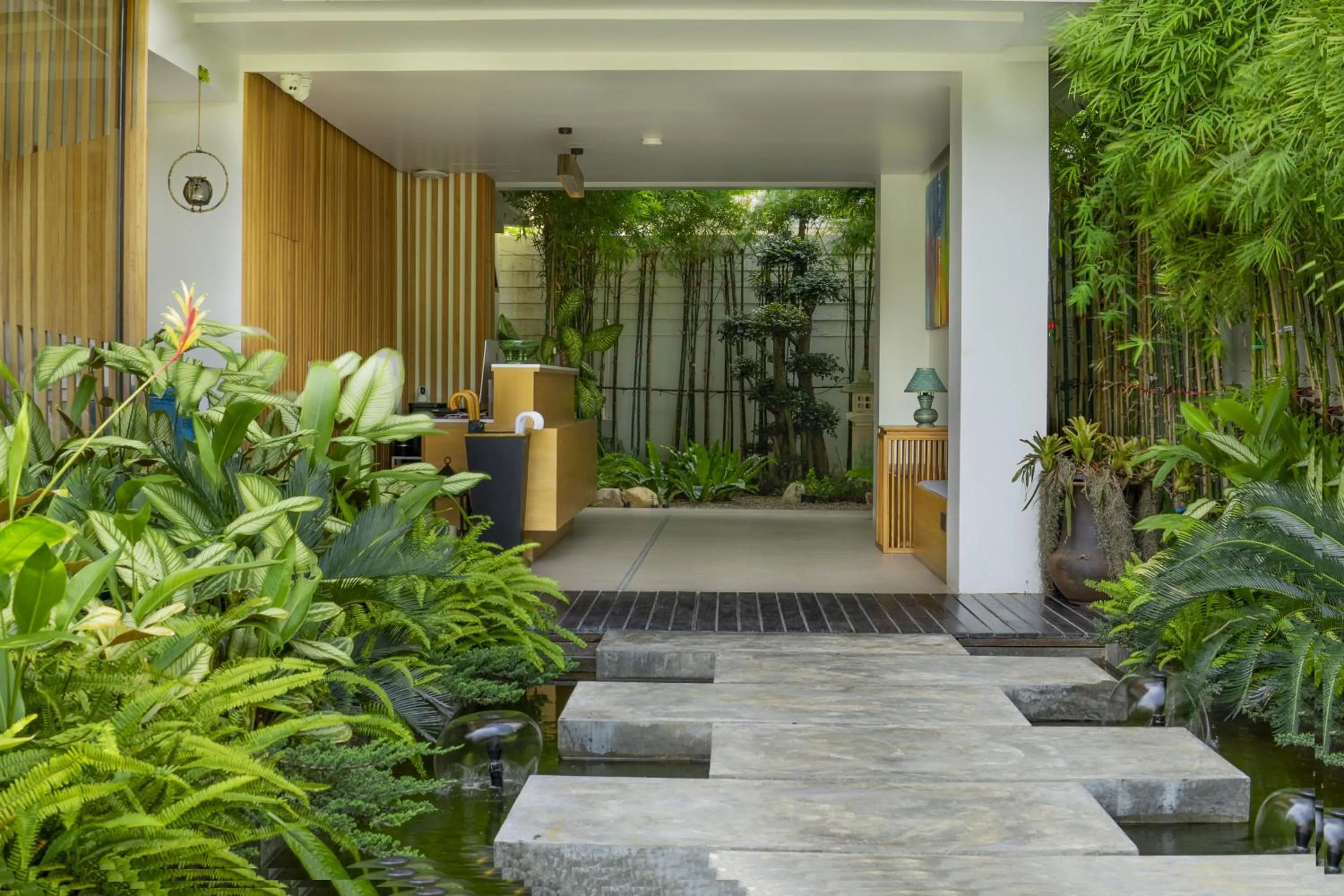 Facade/entrance in M5 Hotel