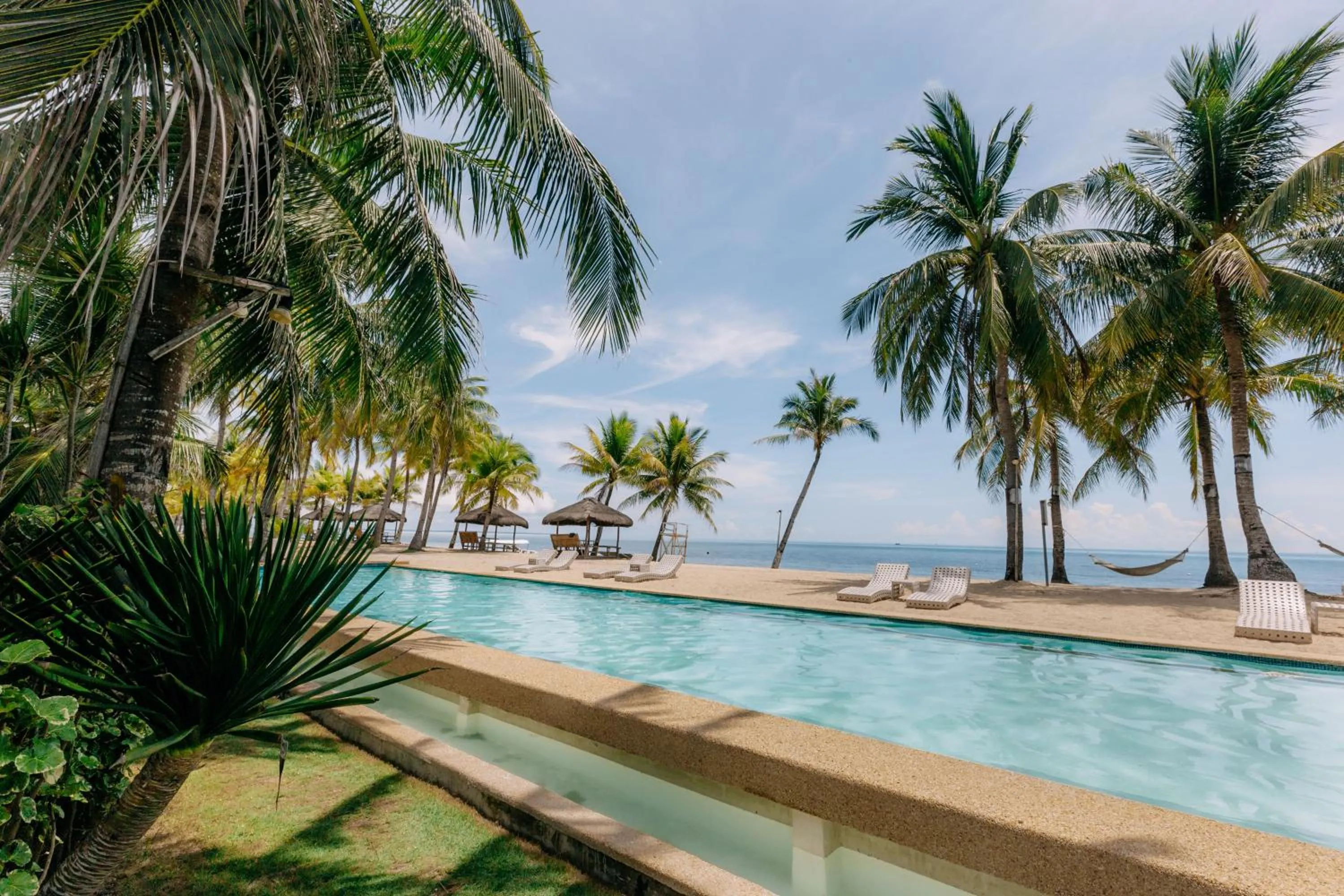 Swimming pool in Golden Sands Destination Resorts
