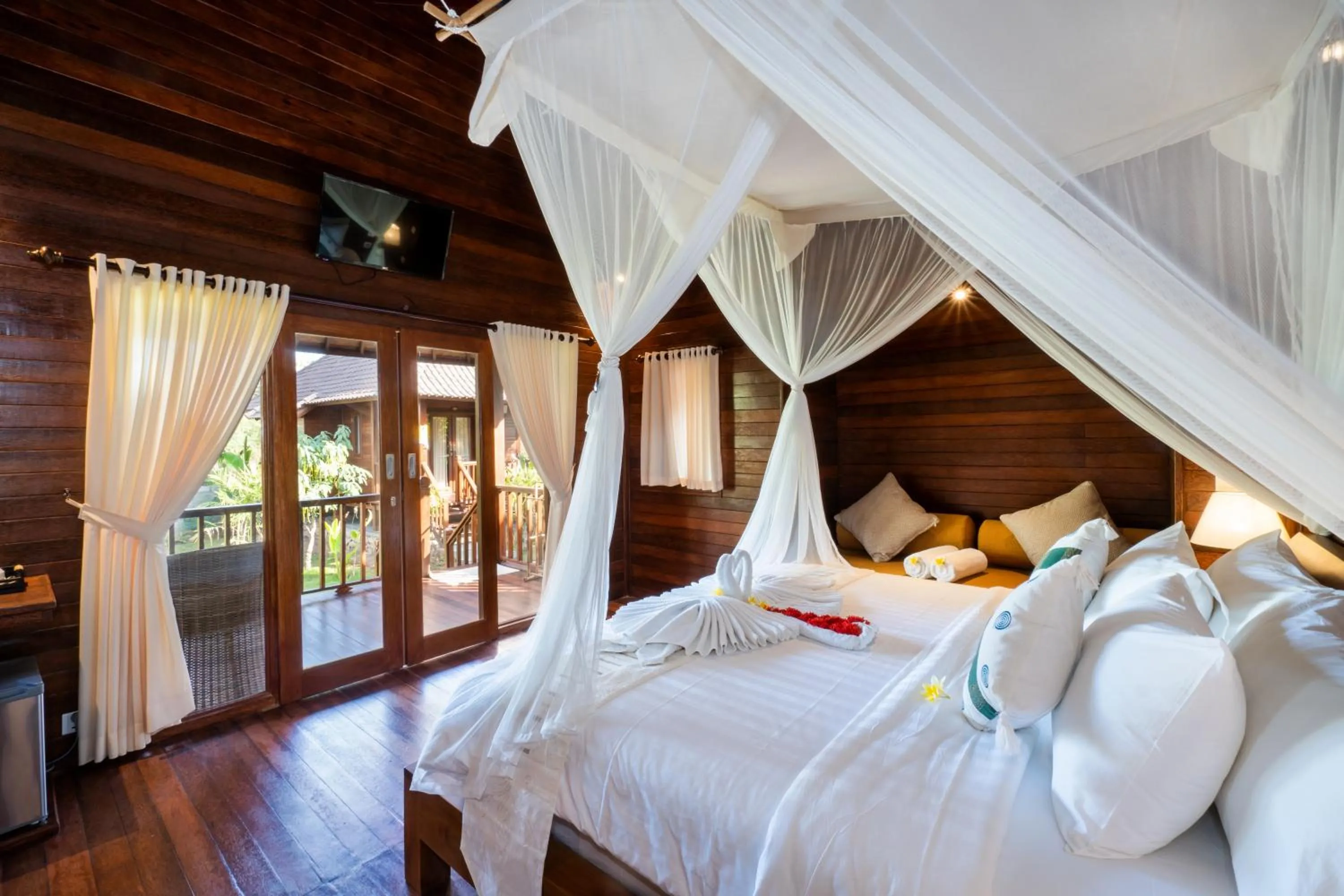 Photo of the whole room, Bed in Royal Cottage Nusa Lembongan