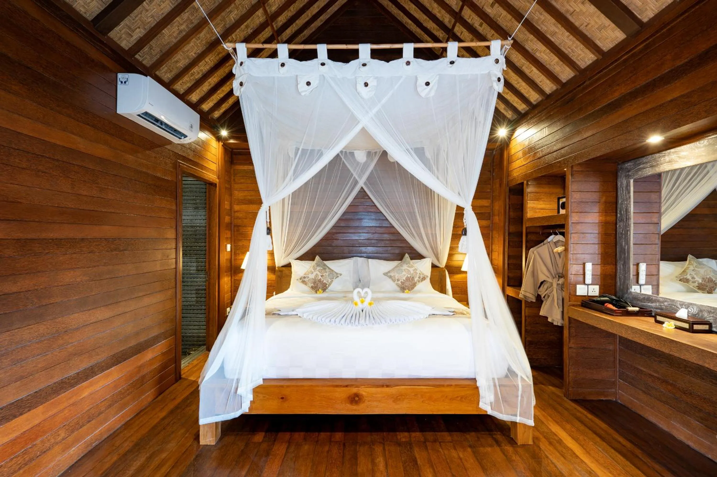 Bed in Royal Cottage Nusa Lembongan