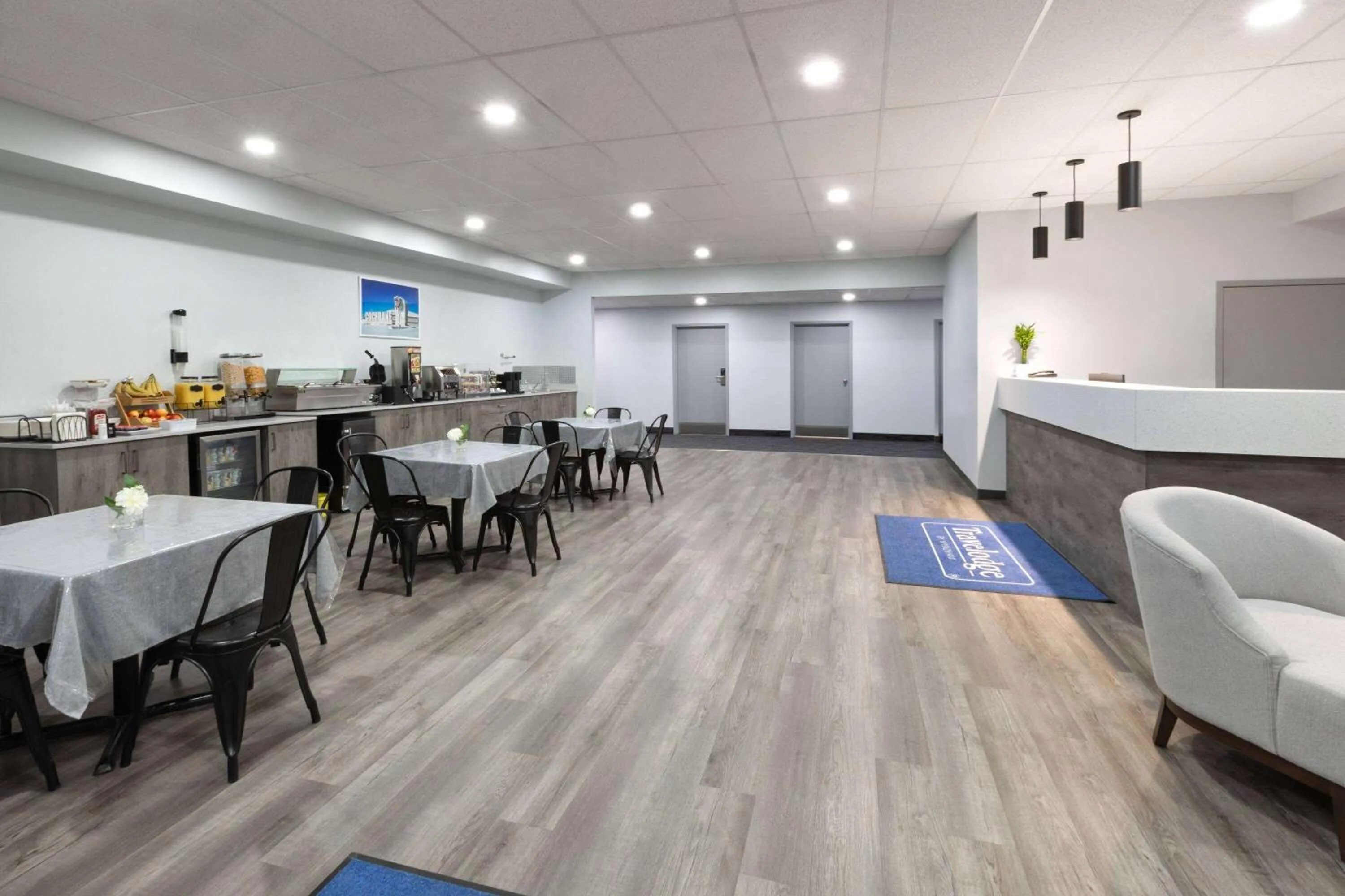 Lobby or reception in Travelodge by Wyndham Cochrane Ontario