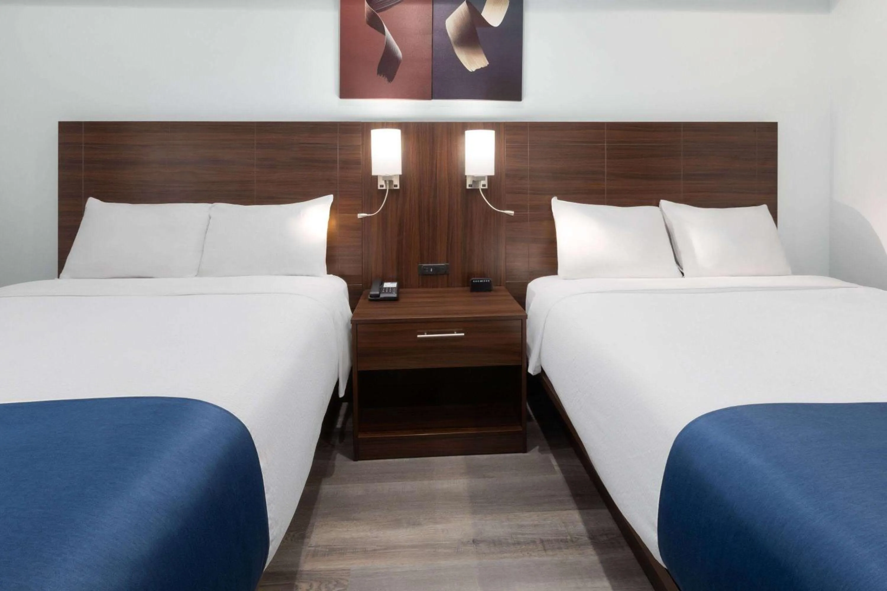 Photo of the whole room, Bed in Travelodge by Wyndham Cochrane Ontario