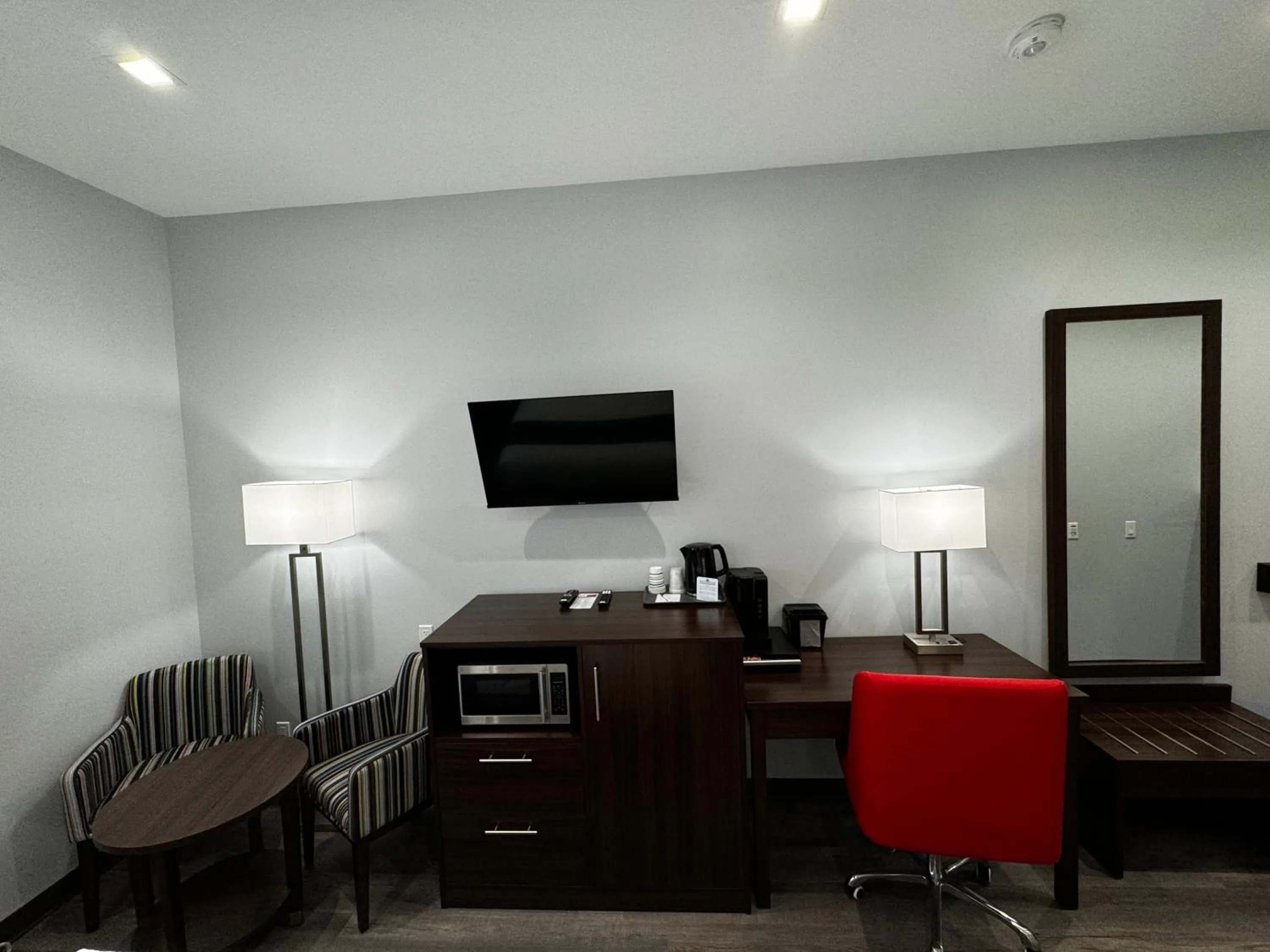 TV and multimedia in Travelodge by Wyndham Cochrane Ontario