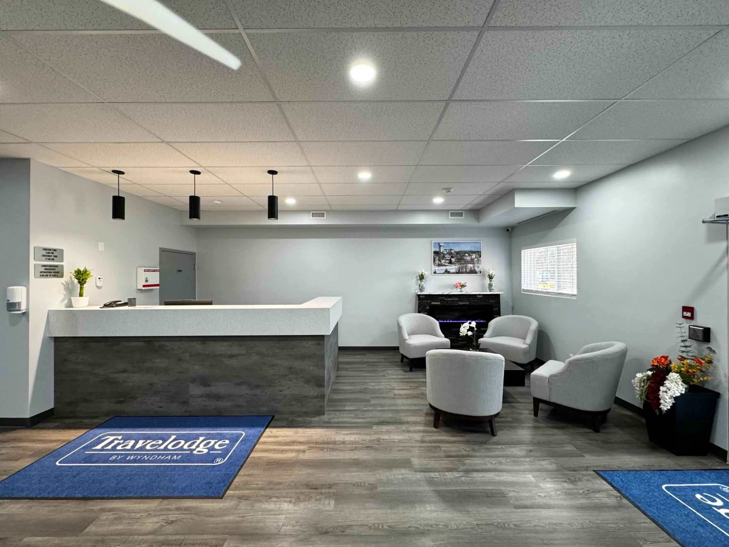 Lobby or reception in Travelodge by Wyndham Cochrane Ontario