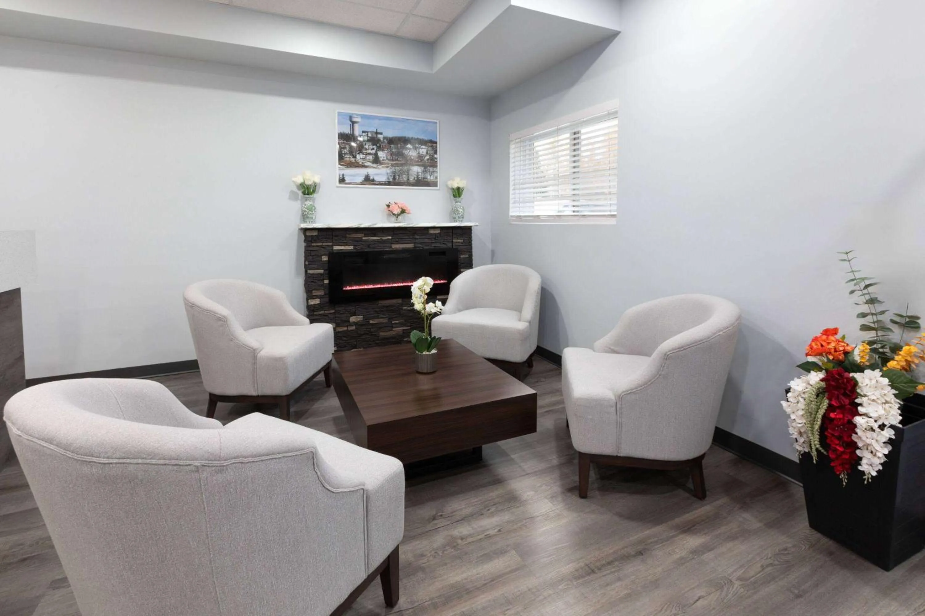 Lobby or reception in Travelodge by Wyndham Cochrane Ontario