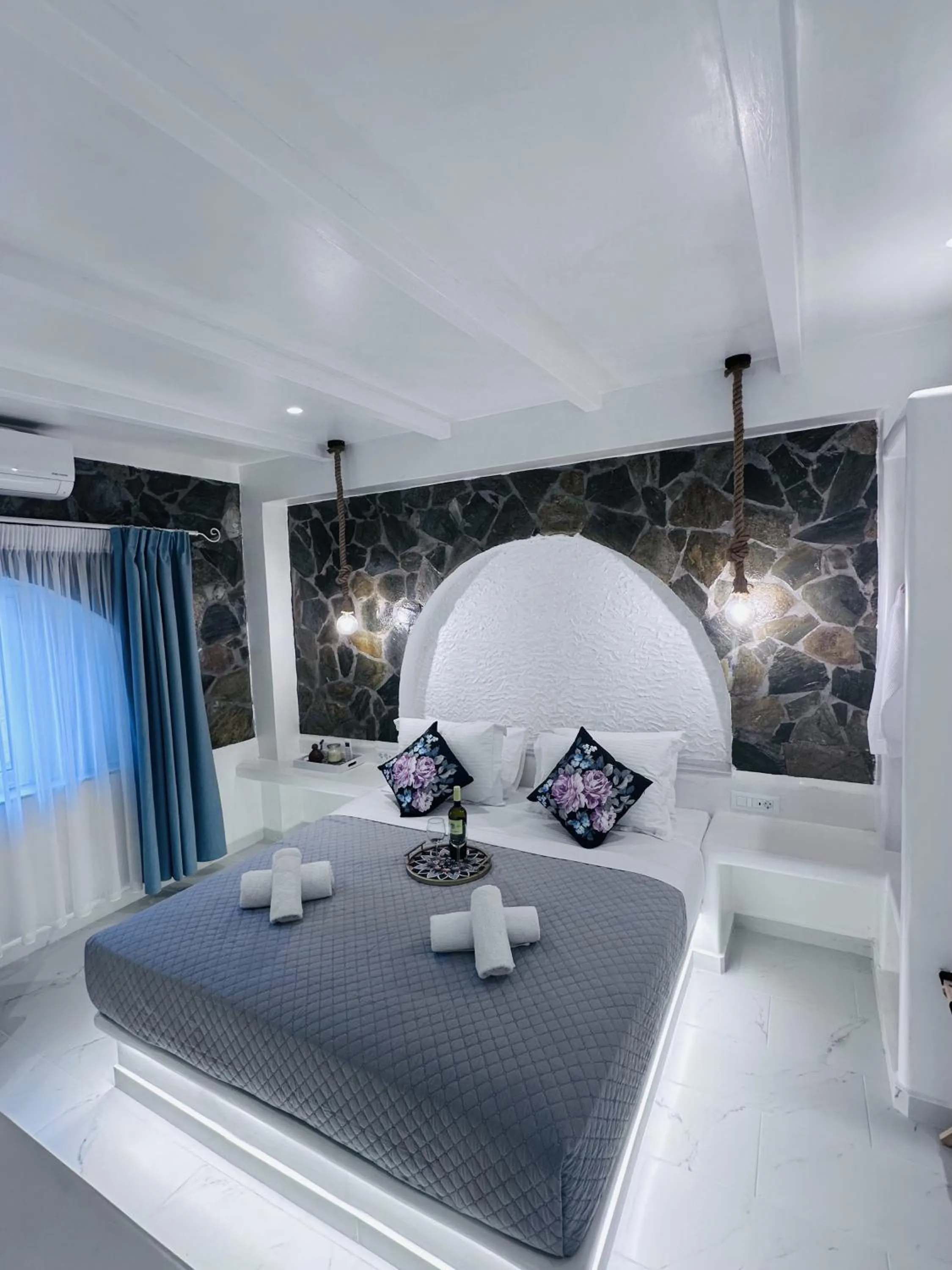 Bed in Arlene Suites