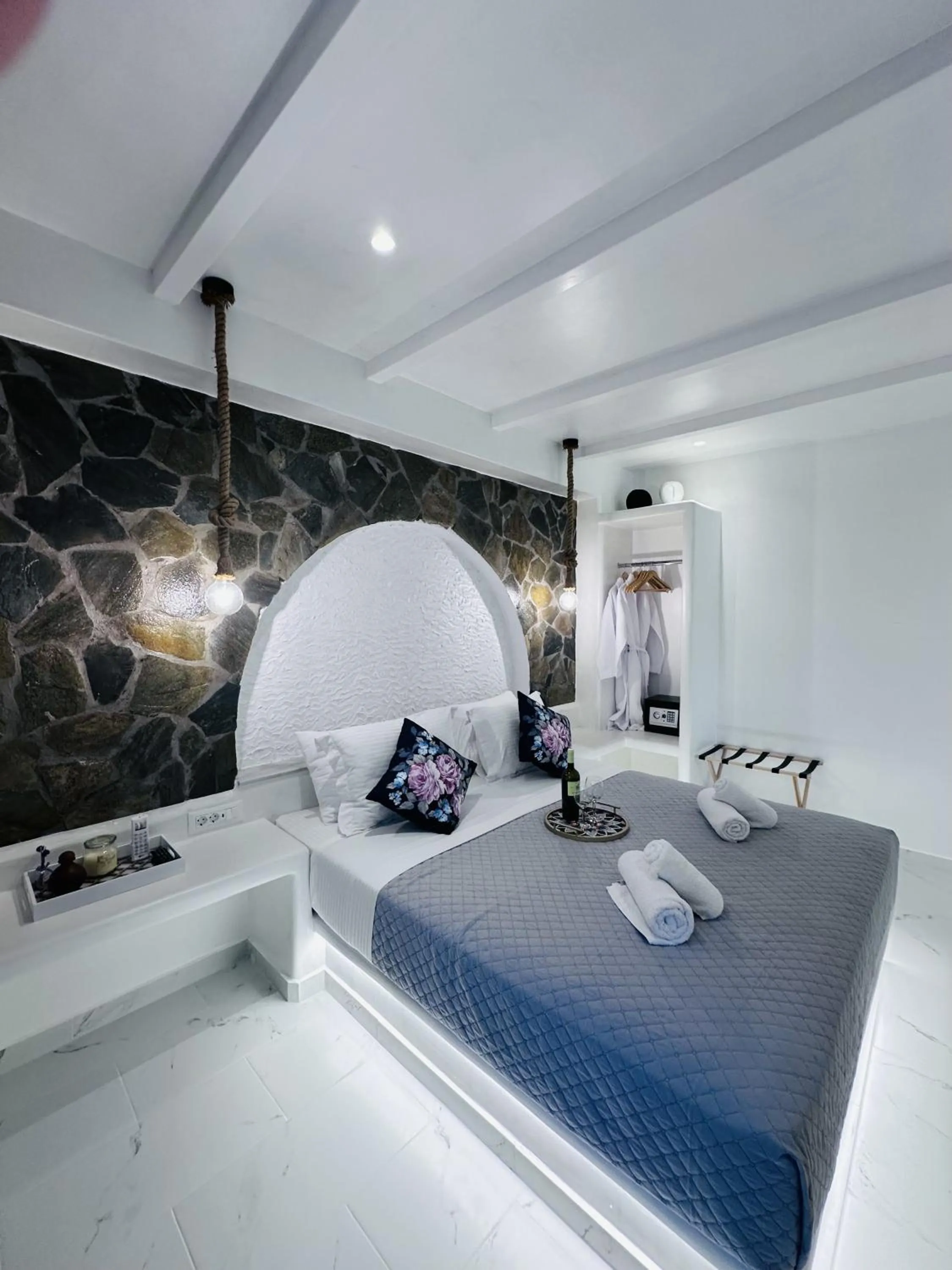 Bed in Arlene Suites