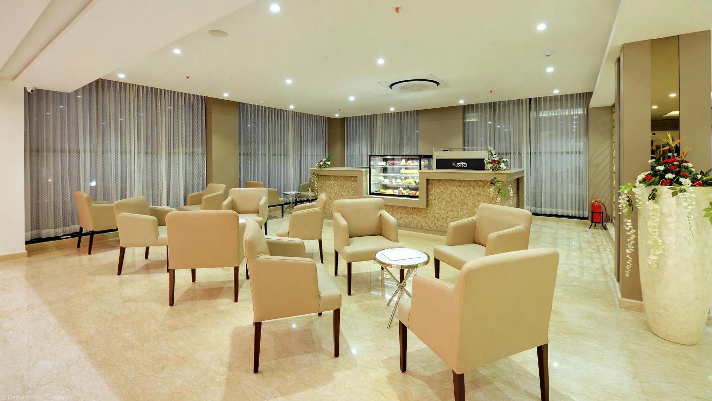 Lobby or reception in Ramada by Wyndham Bengaluru Yelahanka