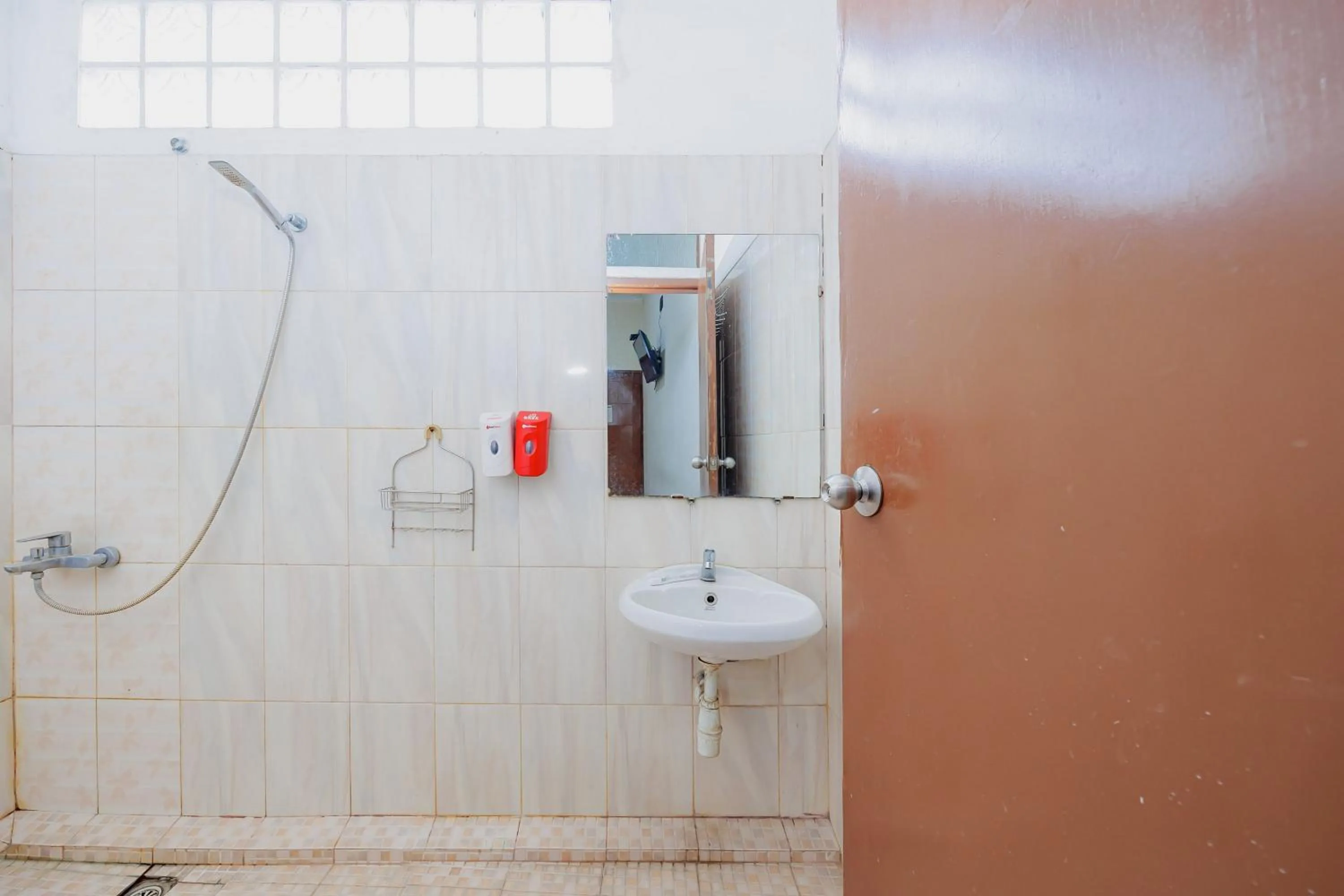 Bathroom in RedDoorz Plus at Amalio Hotel Surapati