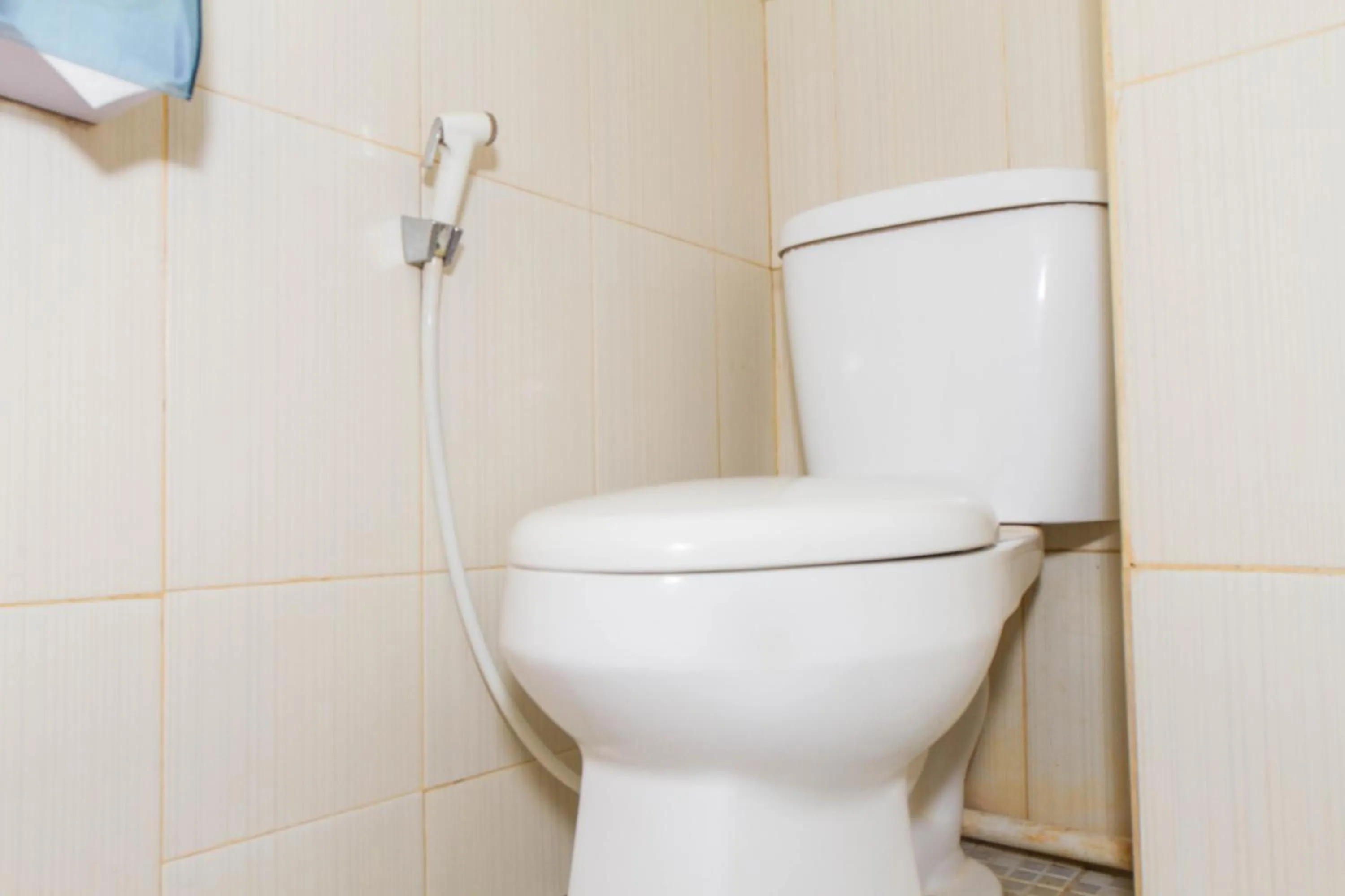 Shower in RedDoorz Plus @ Surapati 2