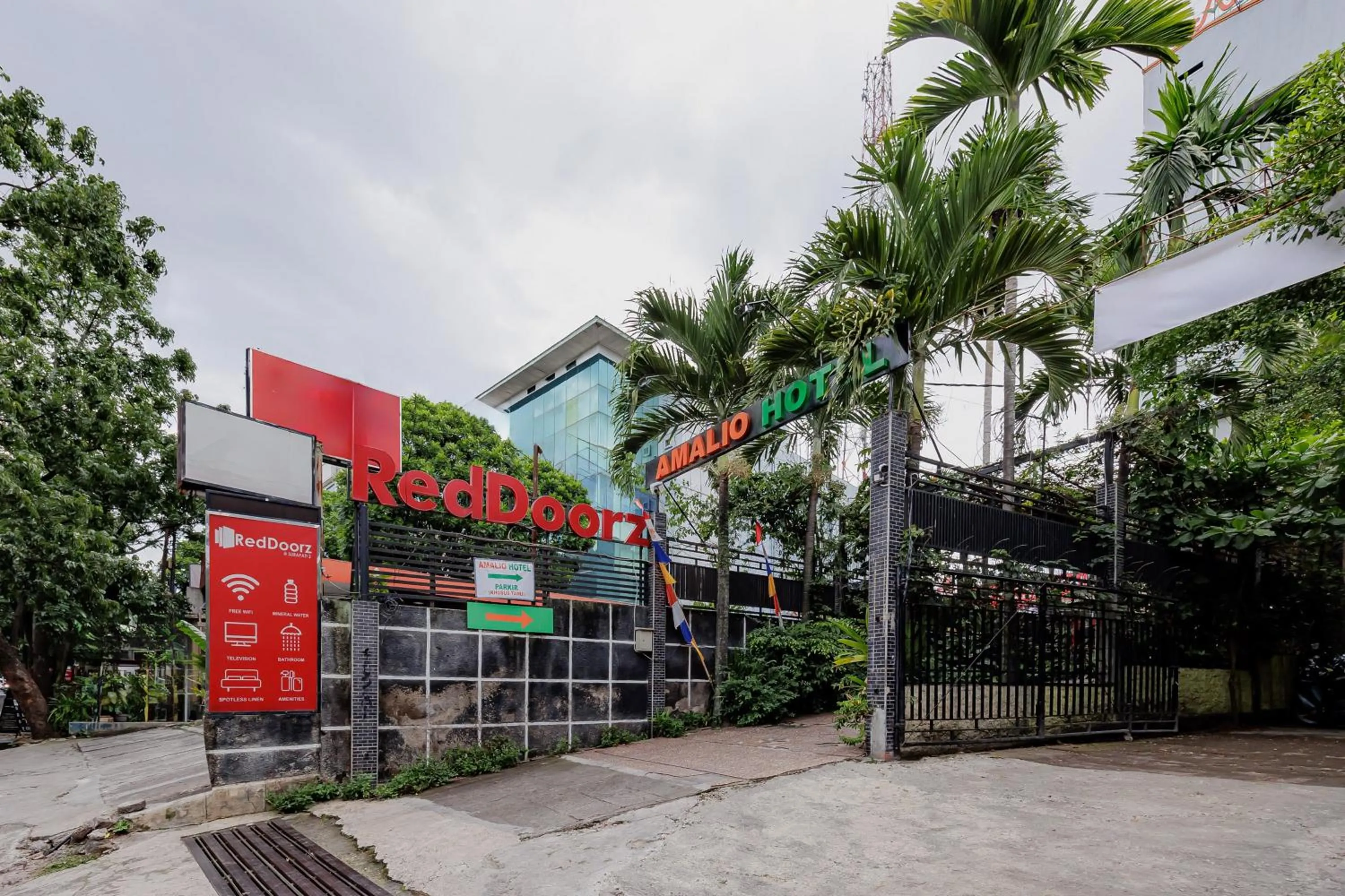 Property logo or sign in RedDoorz Plus at Amalio Hotel Surapati