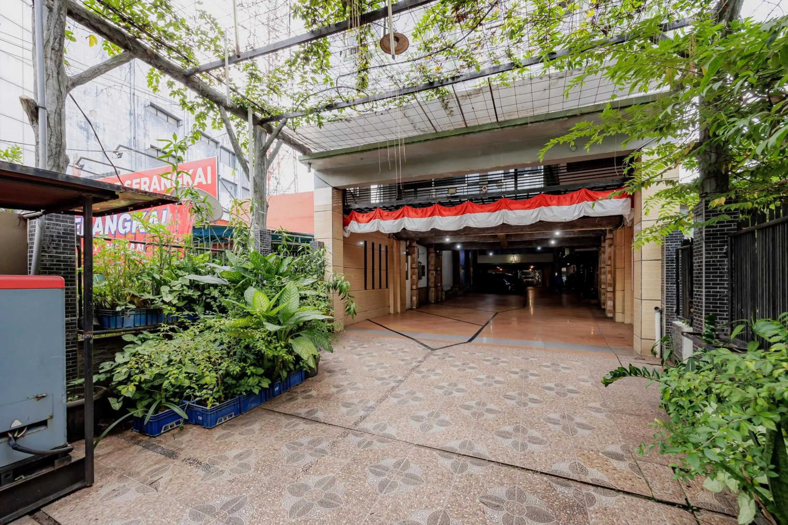 Facade/entrance in RedDoorz Plus at Amalio Hotel Surapati