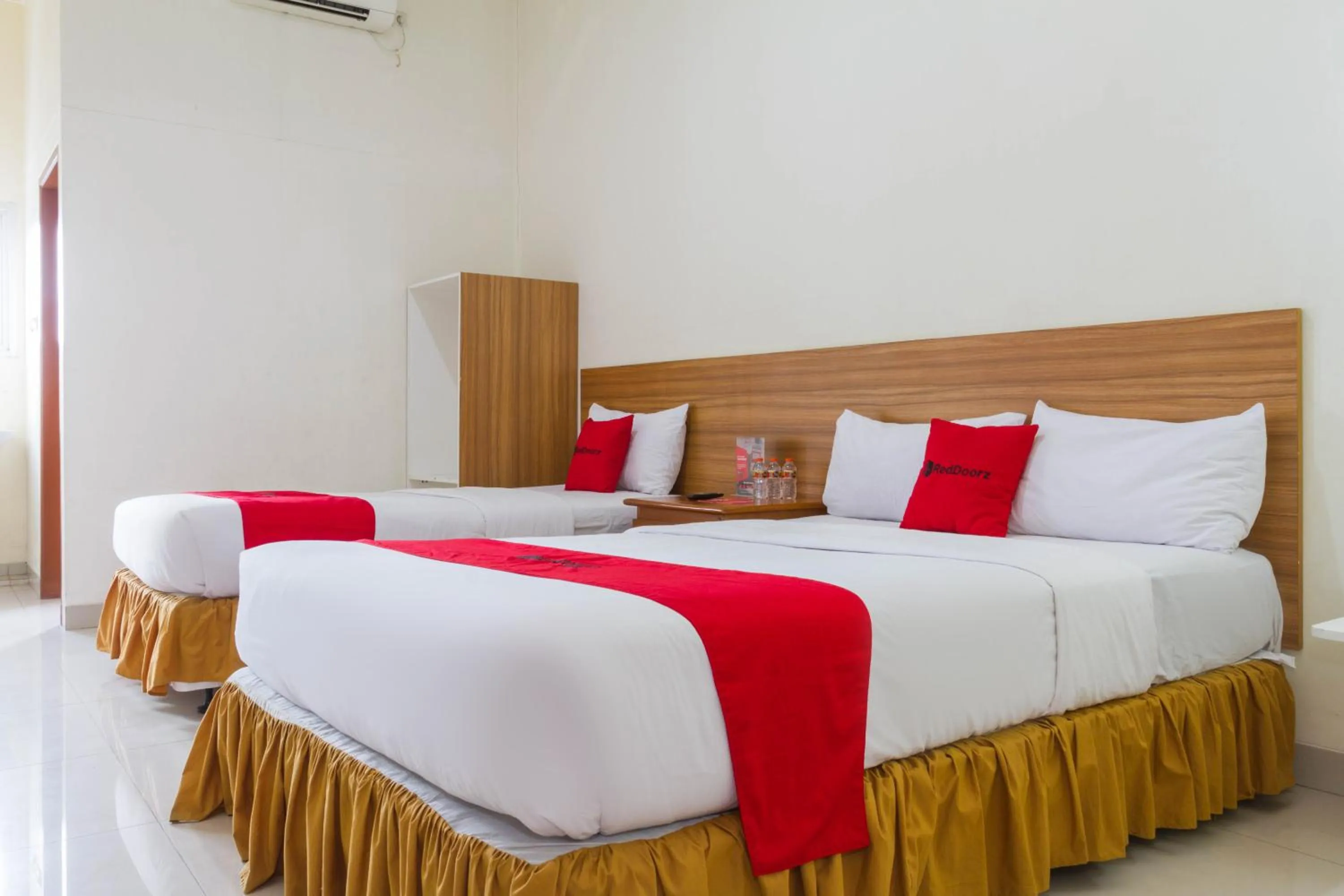 Bed in RedDoorz Plus @ Surapati 2