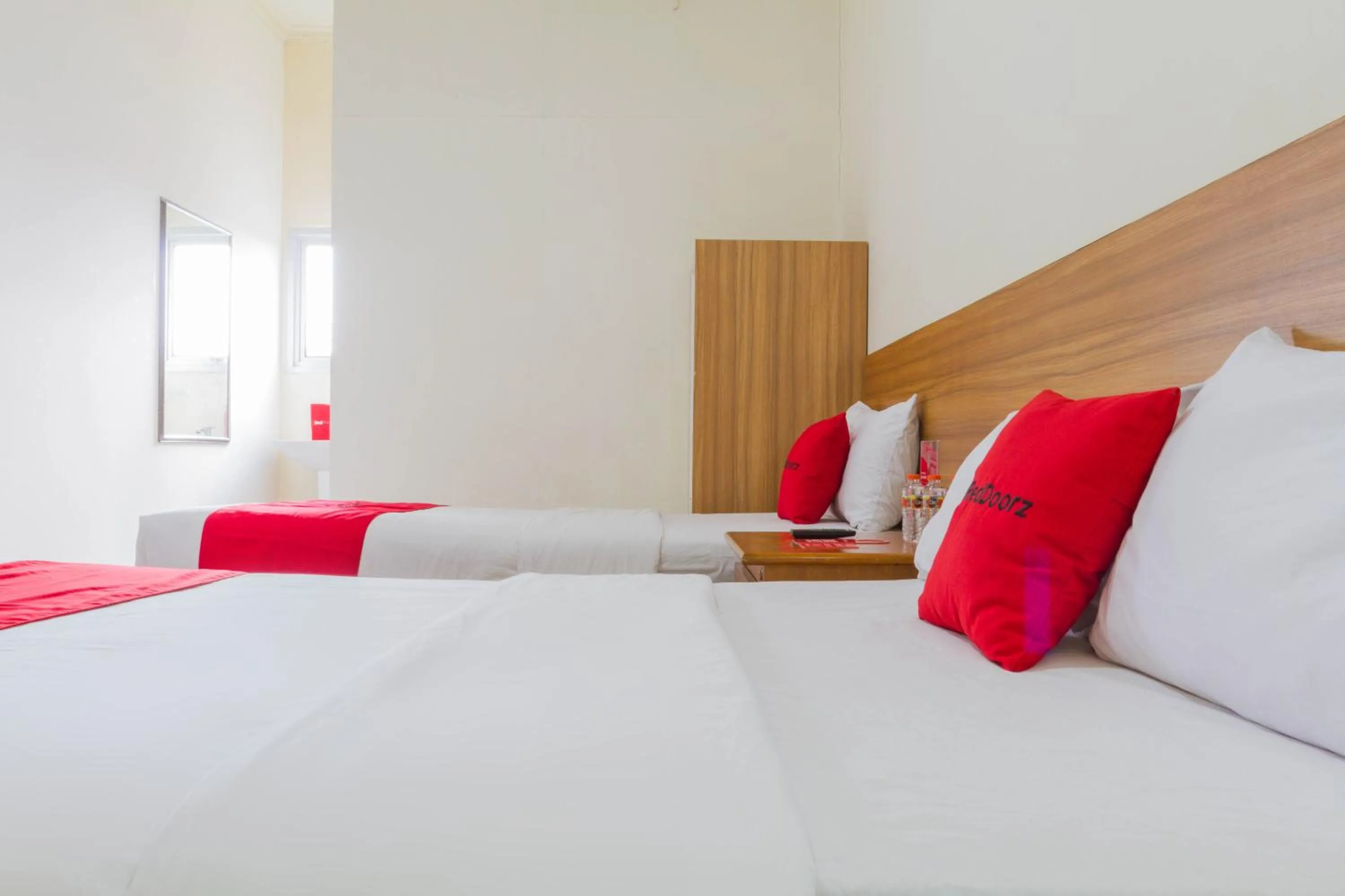 Bed in RedDoorz Plus @ Surapati 2