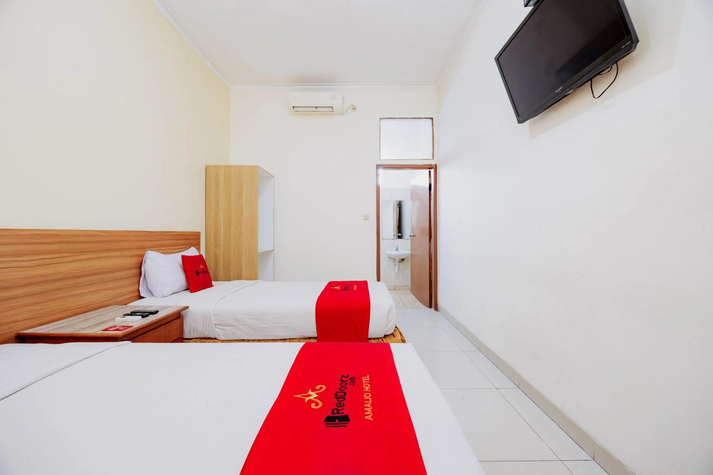 Bedroom, Bed in RedDoorz Plus at Amalio Hotel Surapati