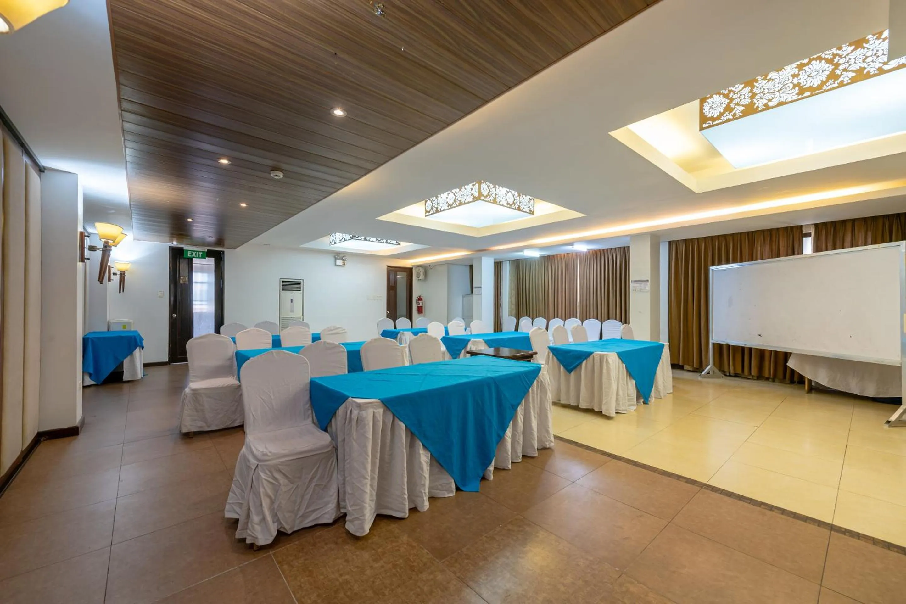 Banquet/Function facilities in Capital O 176 Bliss Hotel
