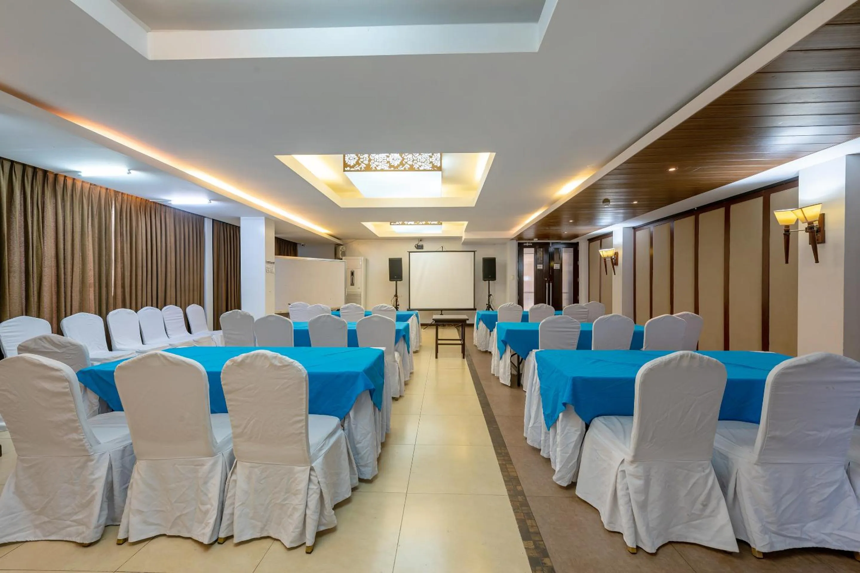 Banquet/Function facilities in Capital O 176 Bliss Hotel