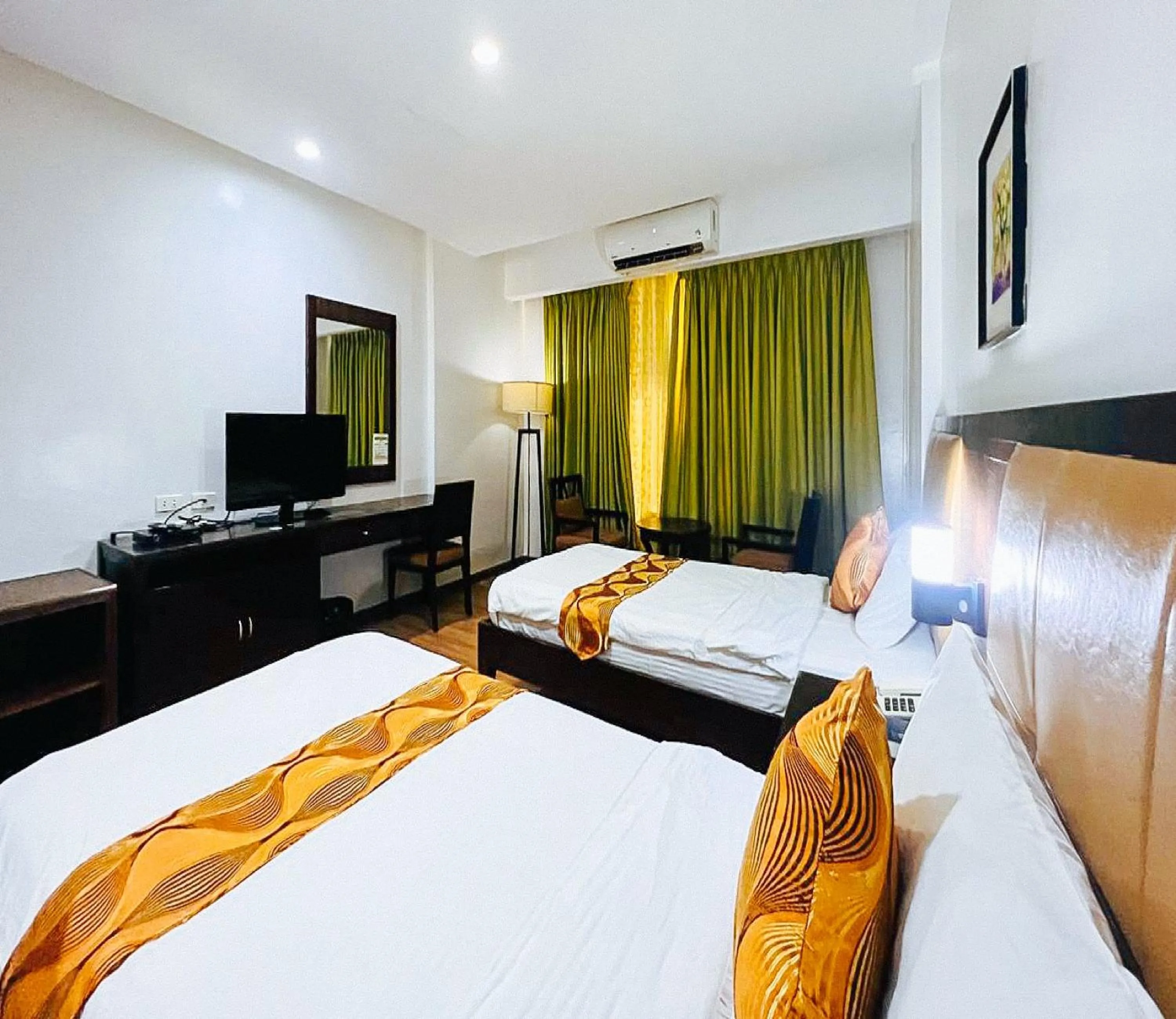 Bed in Capital O 176 Bliss Hotel