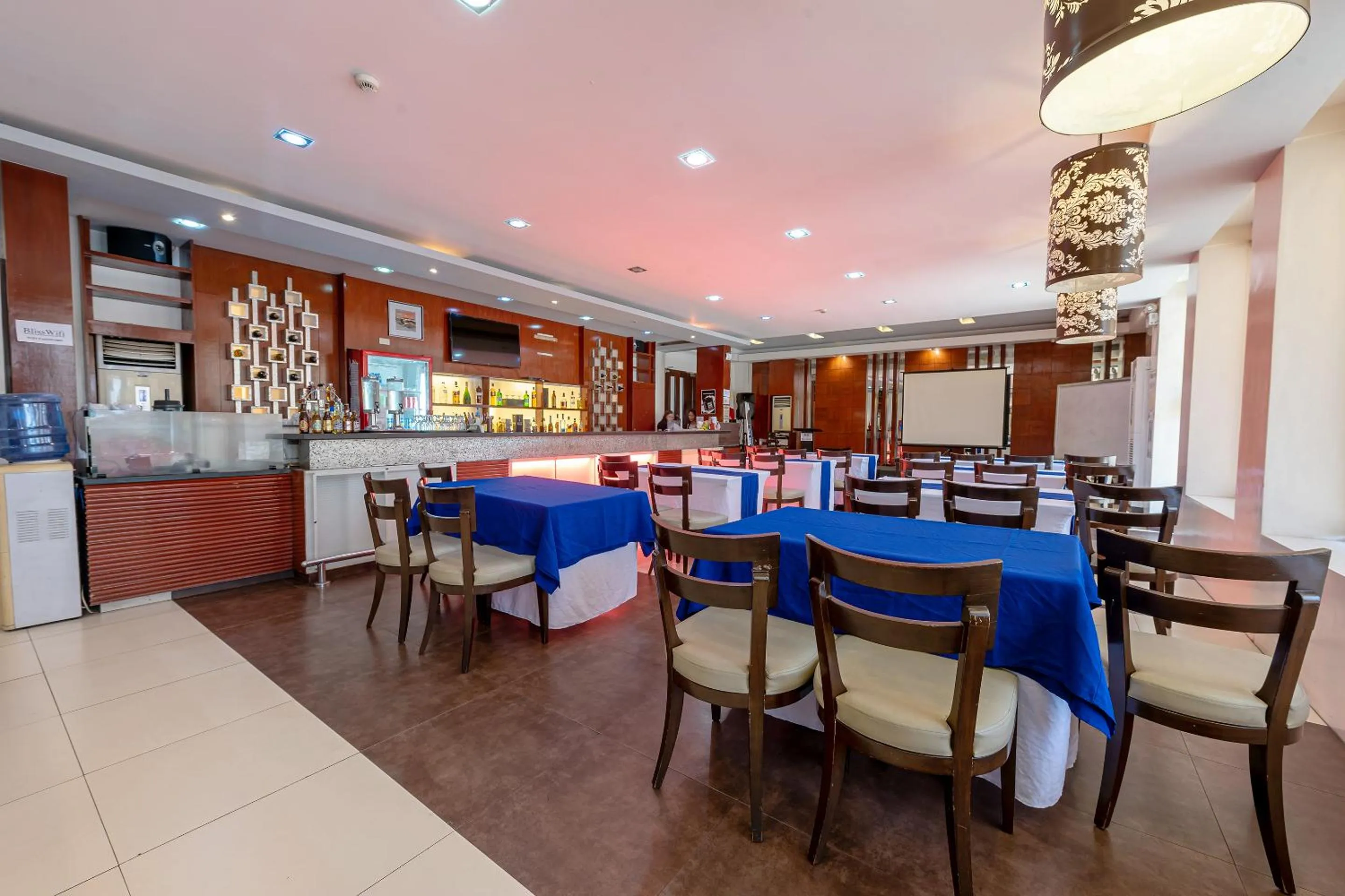 Restaurant/Places to Eat in Capital O 176 Bliss Hotel