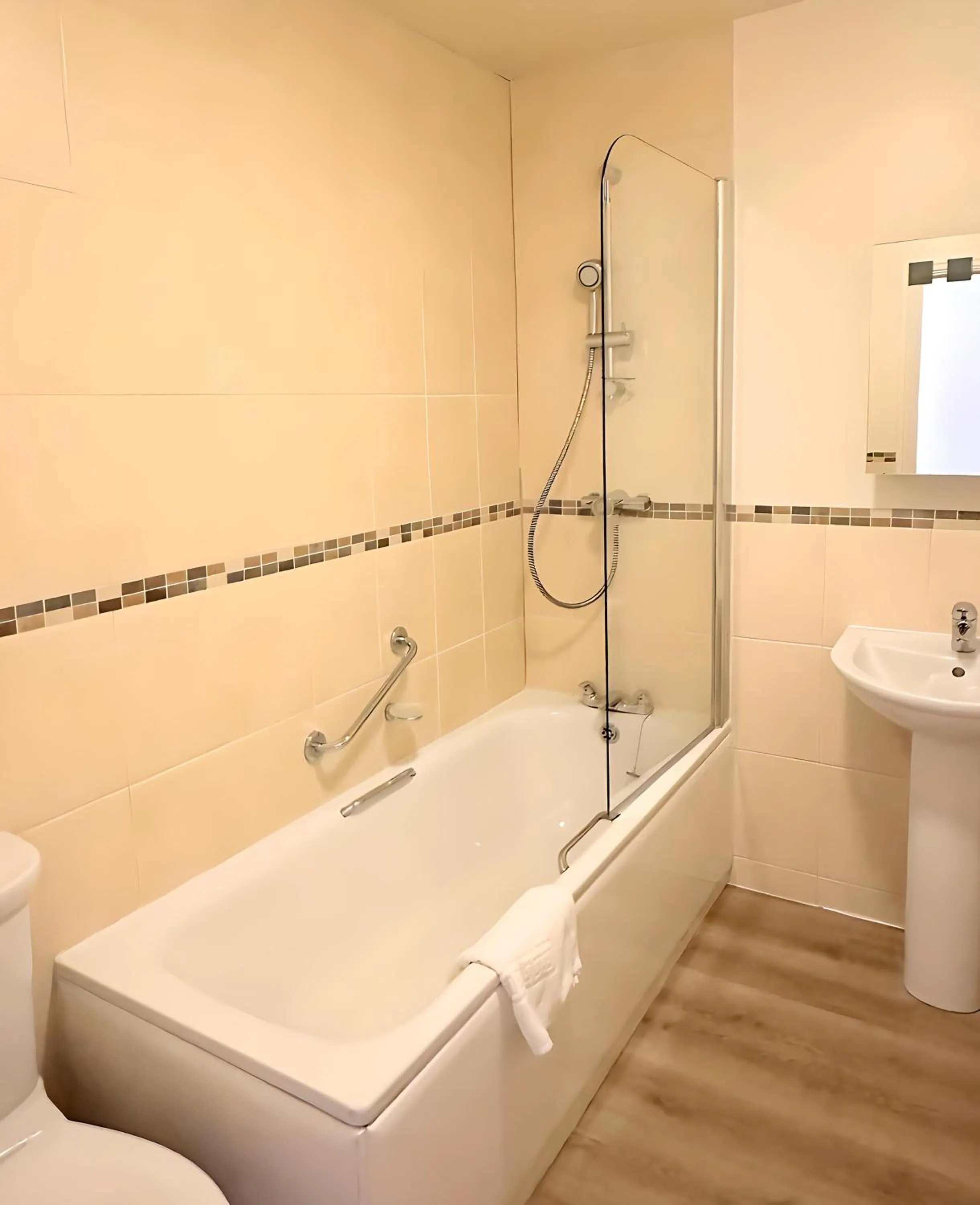 Shower in Caerwylan Hotel