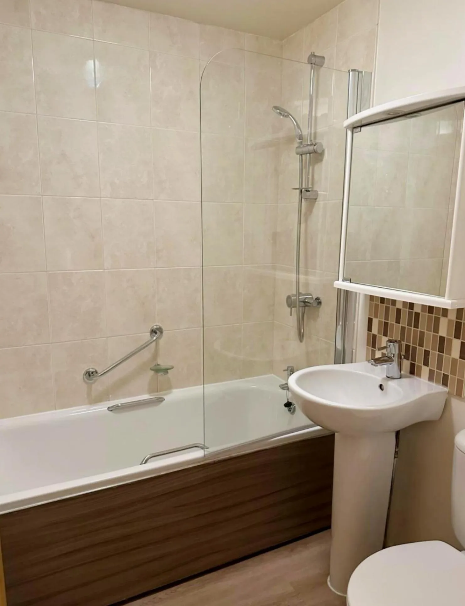 Shower in Caerwylan Hotel