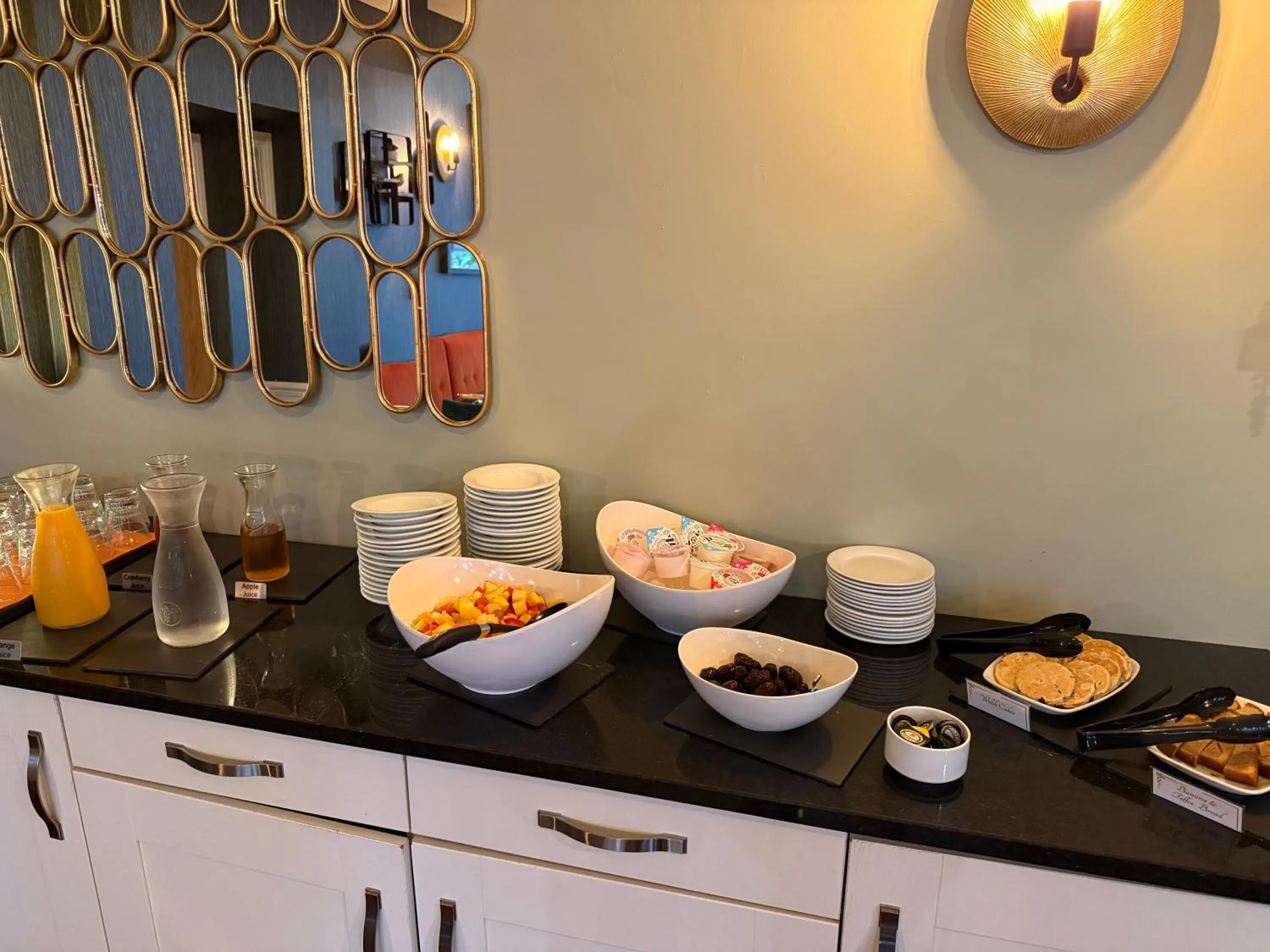 Food and drinks in Caerwylan Hotel