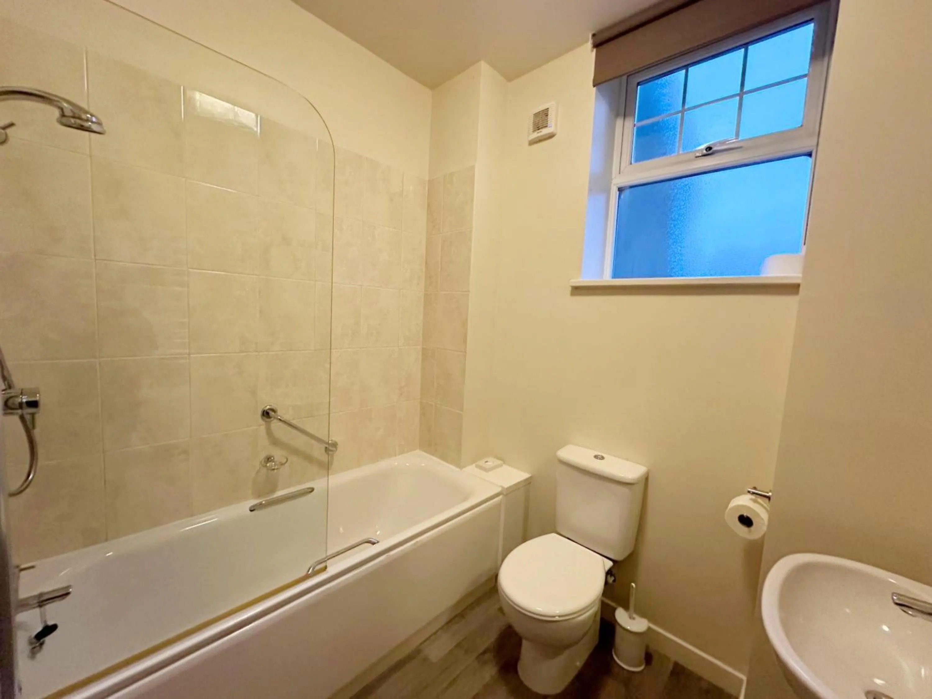 Shower in Caerwylan Hotel