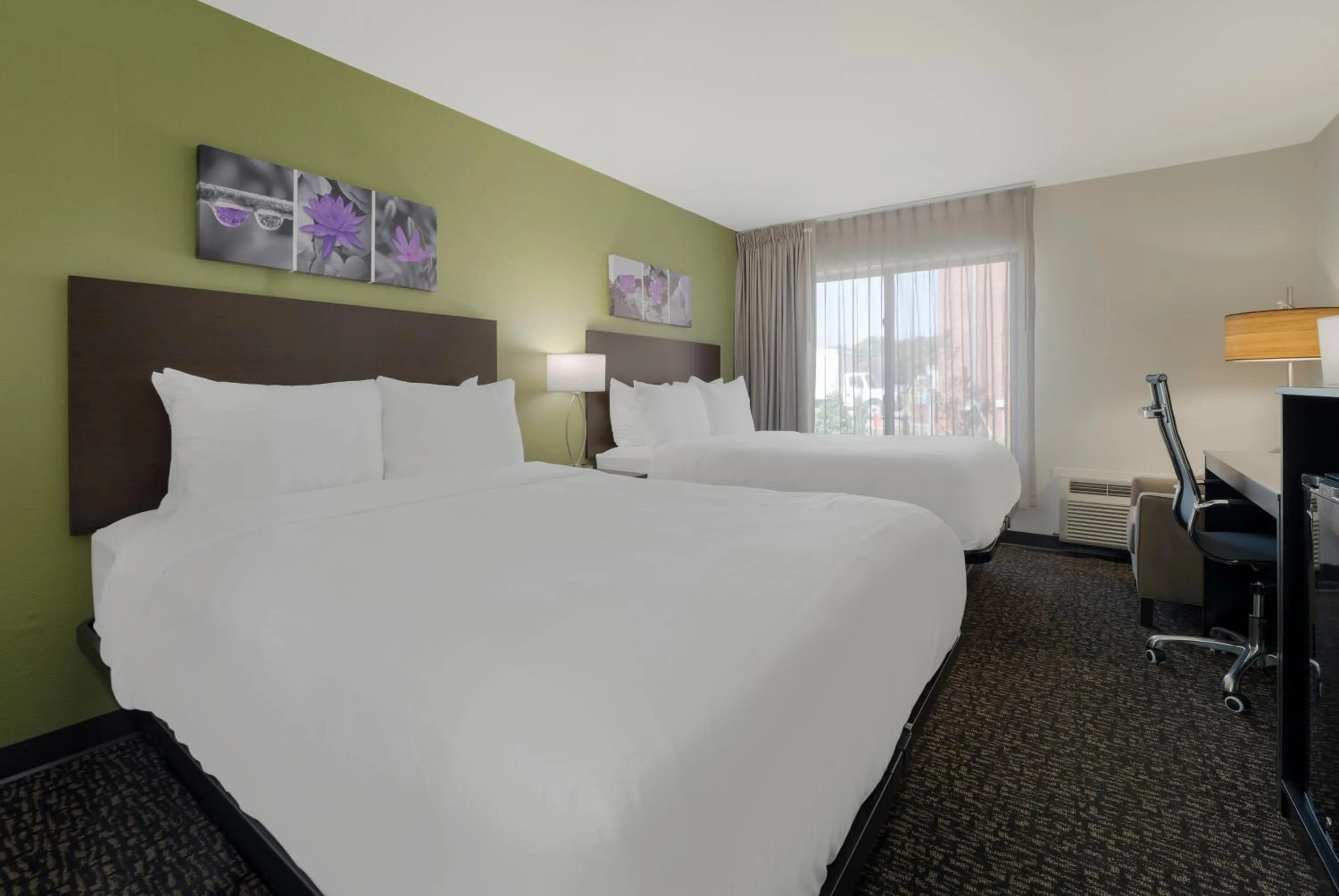 Bed in Sleep Inn Madison