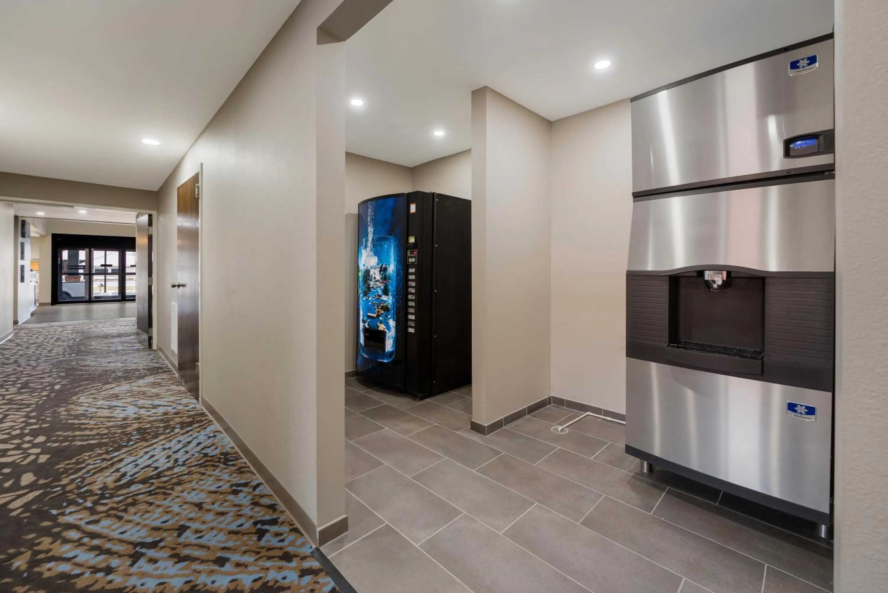 vending machine in Sleep Inn Madison