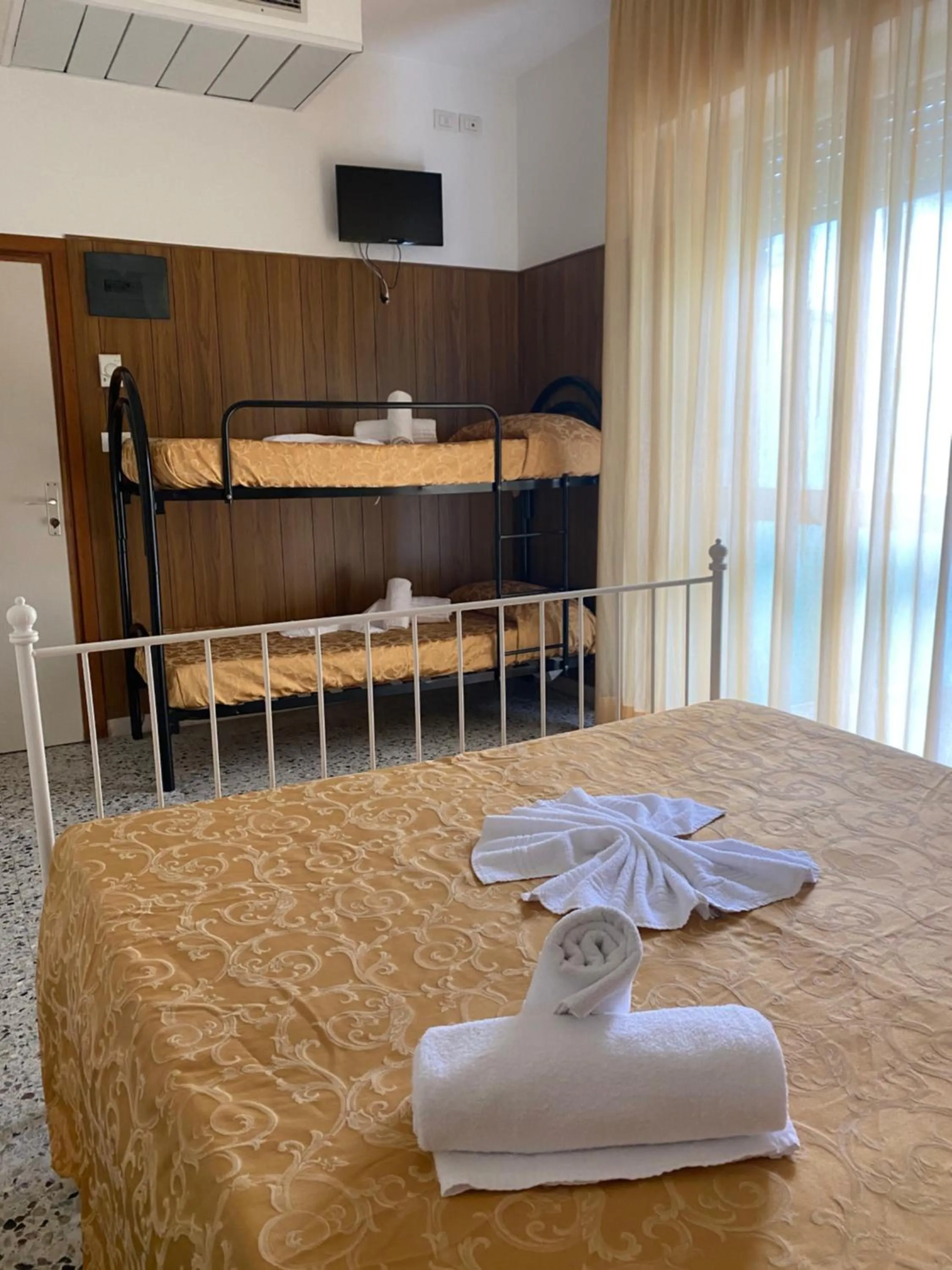 Bed in Hotel Modenese