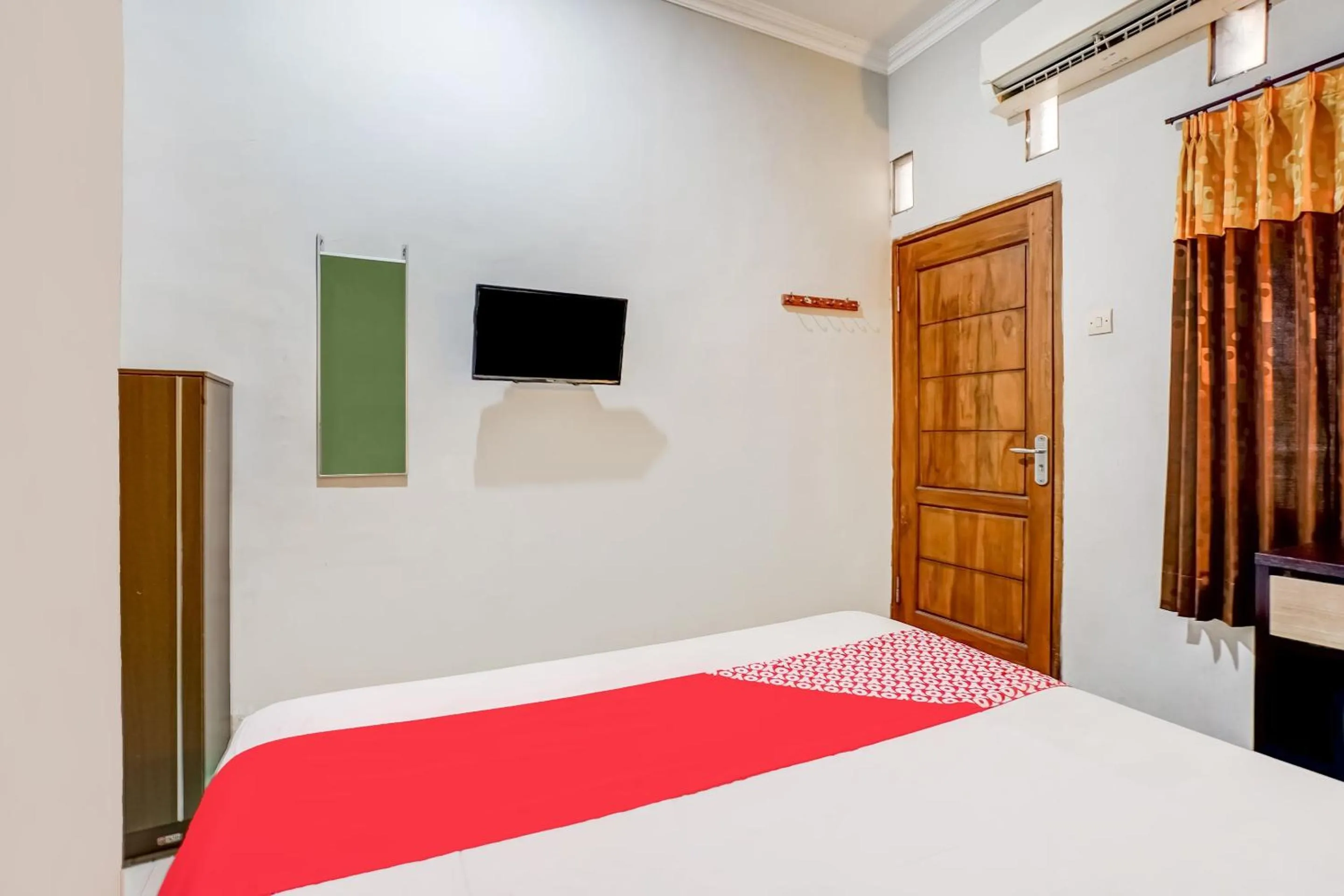 Bedroom in OYO 91292 Pondok Inap Shofwa 1