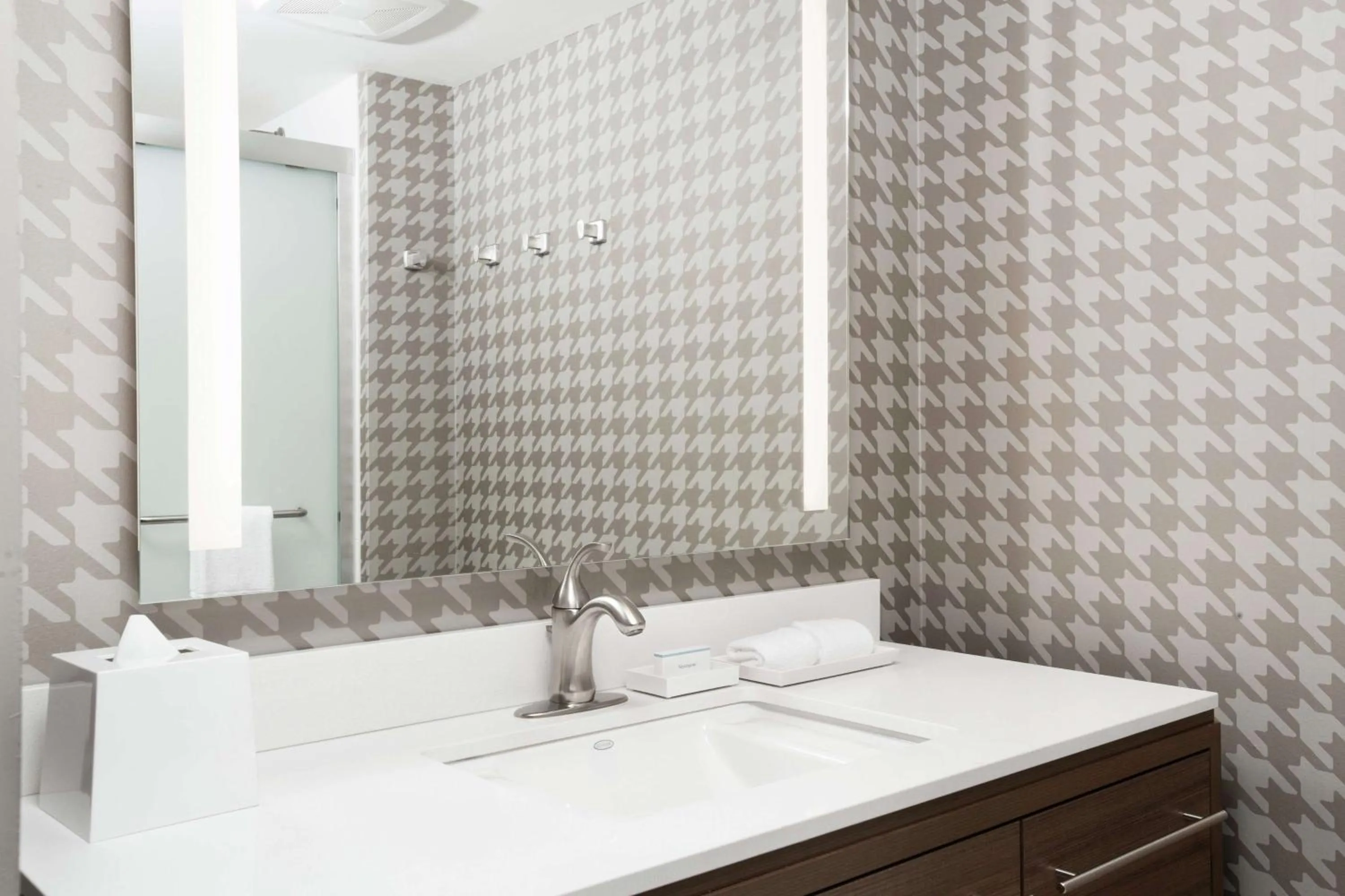 Bathroom, Bed in Home2 Suites by Hilton Long Island Brookhaven