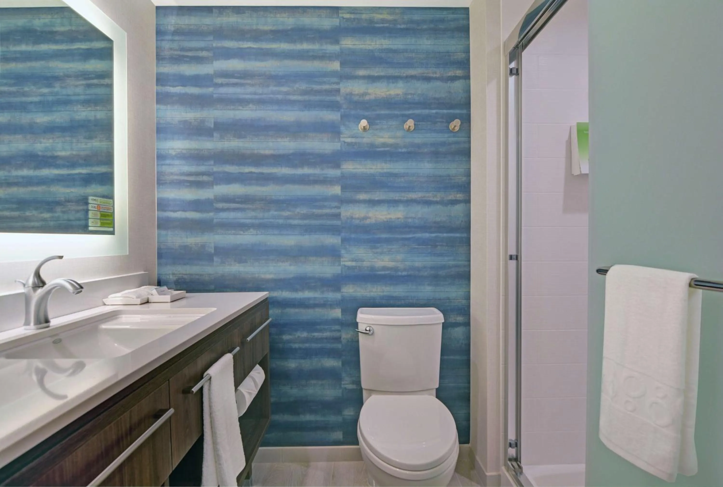 Bathroom in Home2 Suites By Hilton Bettendorf Quad Cities