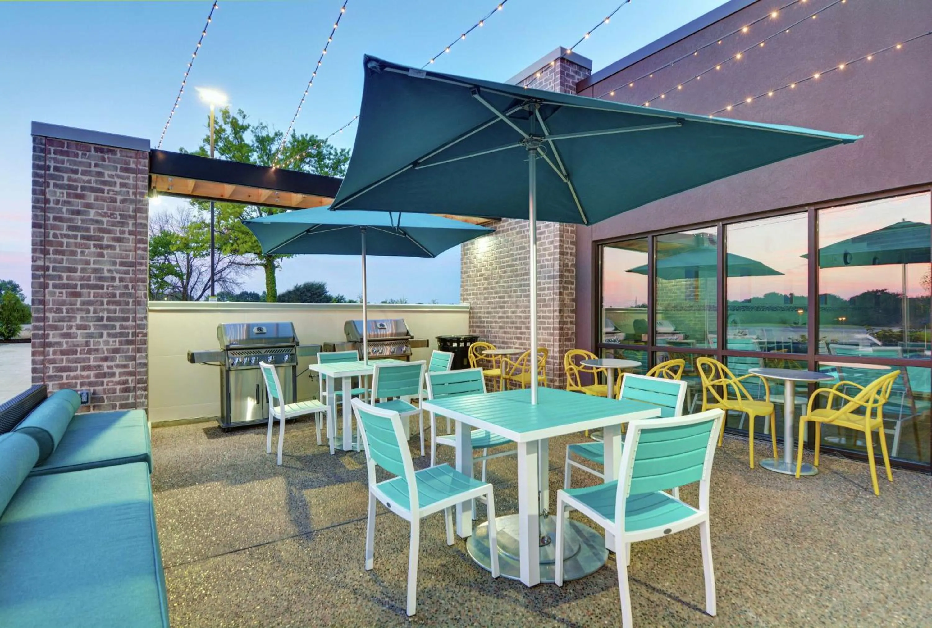 Patio in Home2 Suites By Hilton Bettendorf Quad Cities