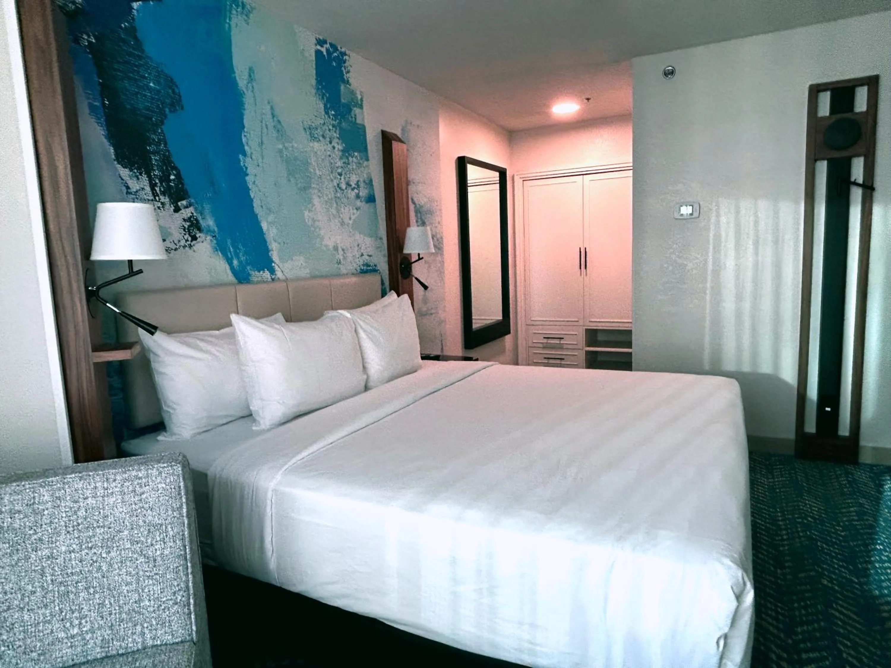 Bed in Fort Pontchartrain Detroit, a Wyndham Hotel