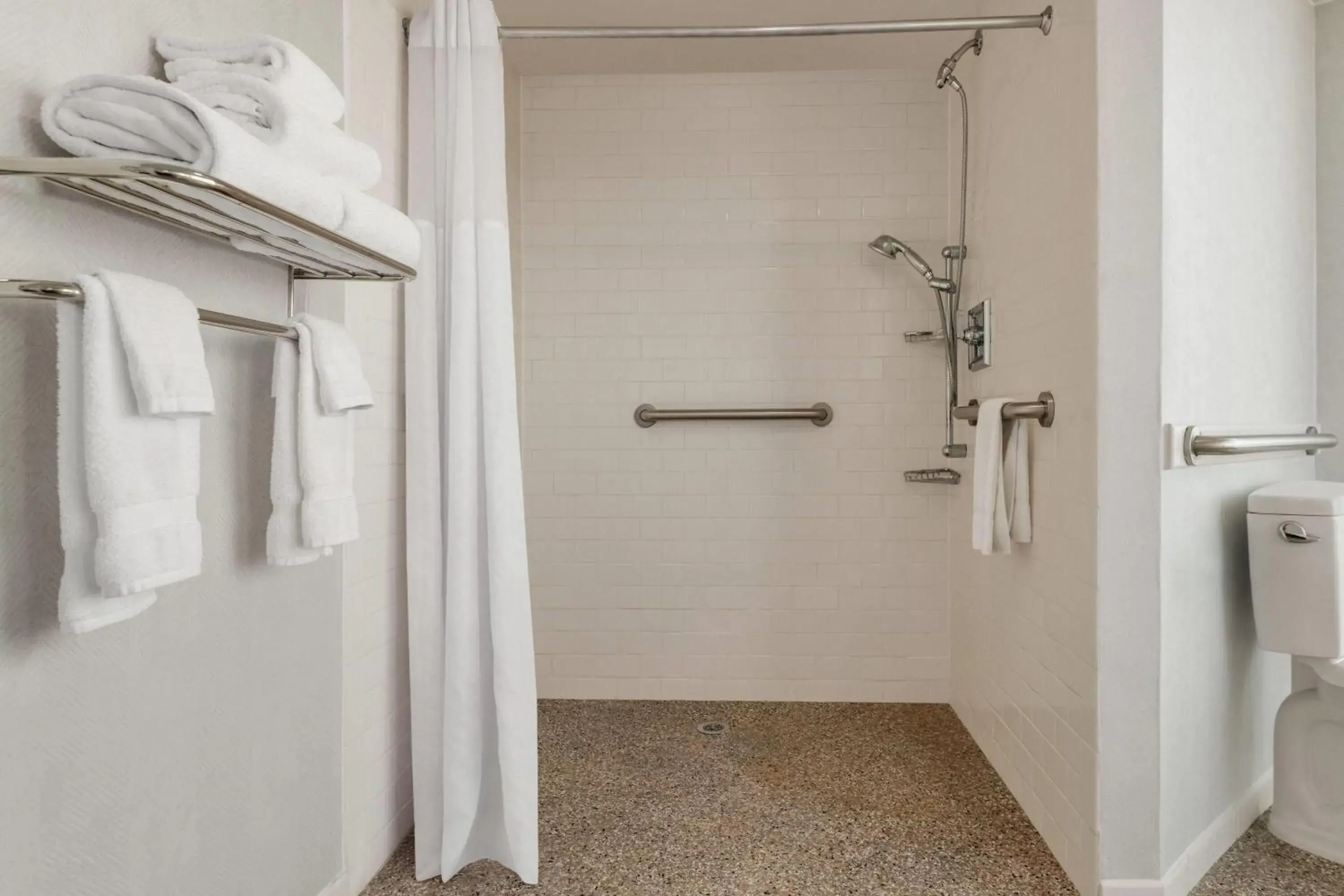 King Room with Roll-In Shower - Mobility/Hearing Accessible - Non-Smoking in Fort Pontchartrain Detroit, a Wyndham Hotel King Room with Roll-In Shower - Mobility/Hearing Accessible - Non-Smoking in Fort Pontchartrain Detroit, a Wyndham Hotel
