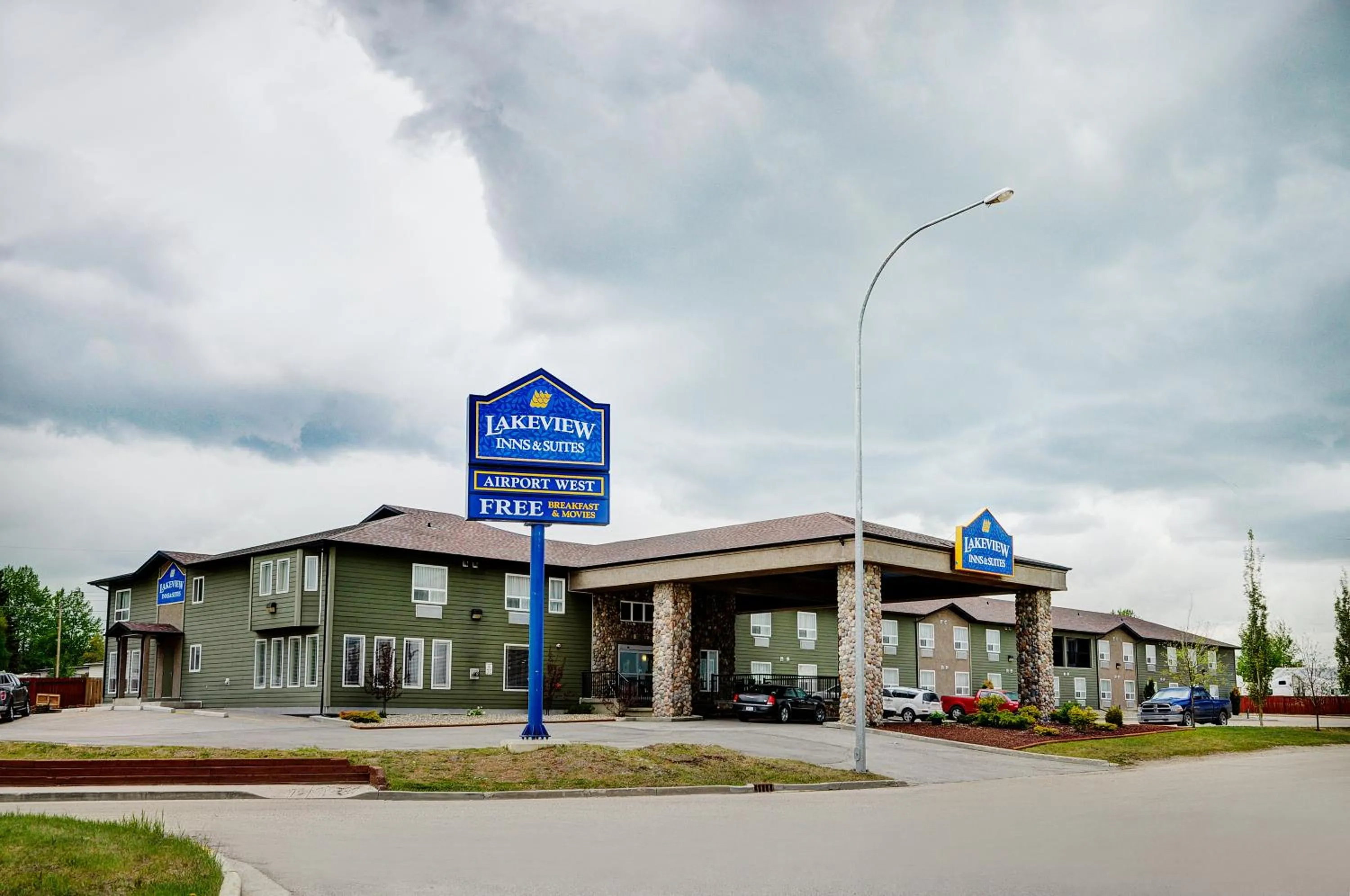 Property building in Lakeview Inns & Suites - Edson Airport West