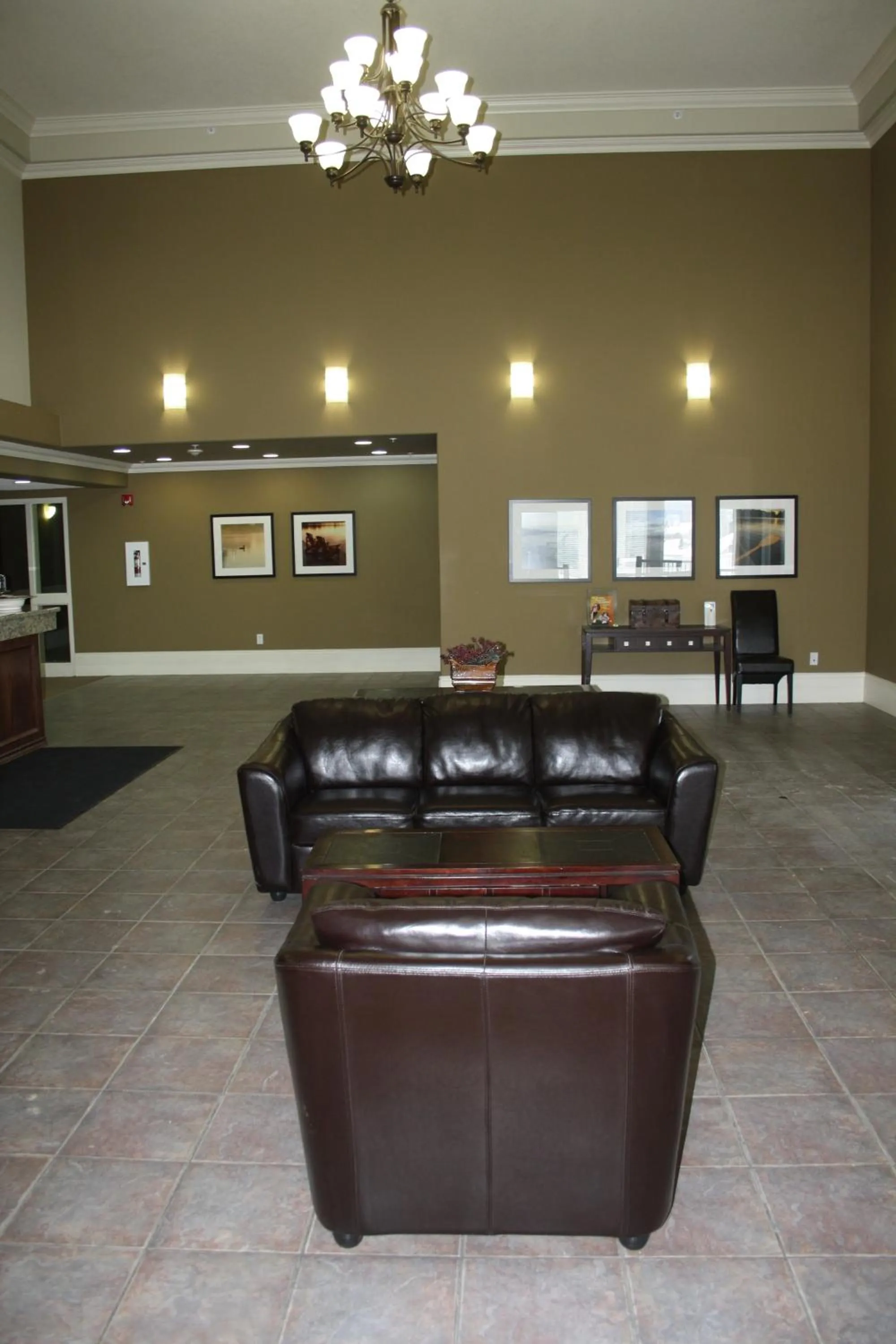 Seating area in Lakeview Inns & Suites - Edson Airport West