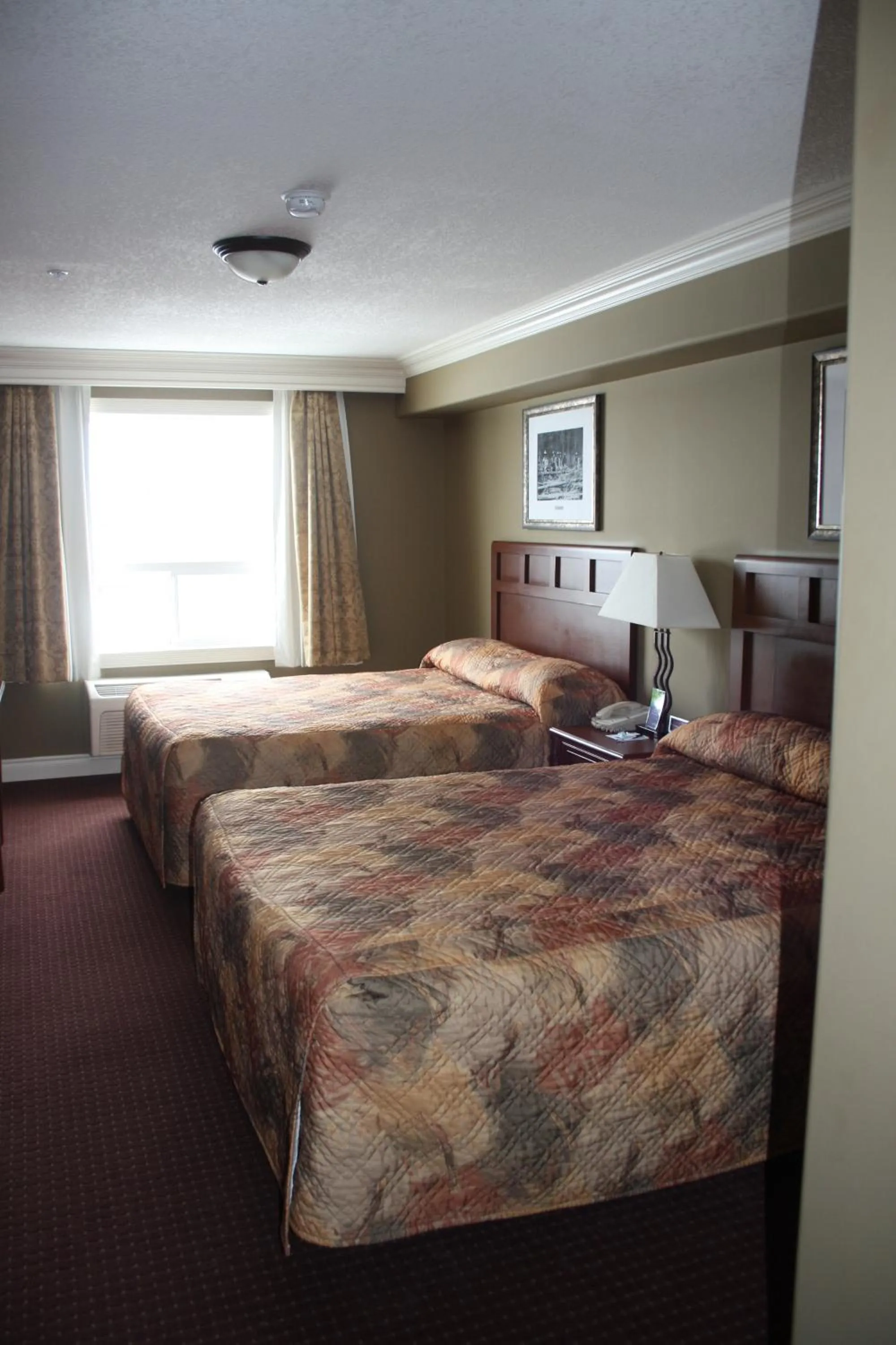 Photo of the whole room, Bed in Lakeview Inns & Suites - Edson Airport West